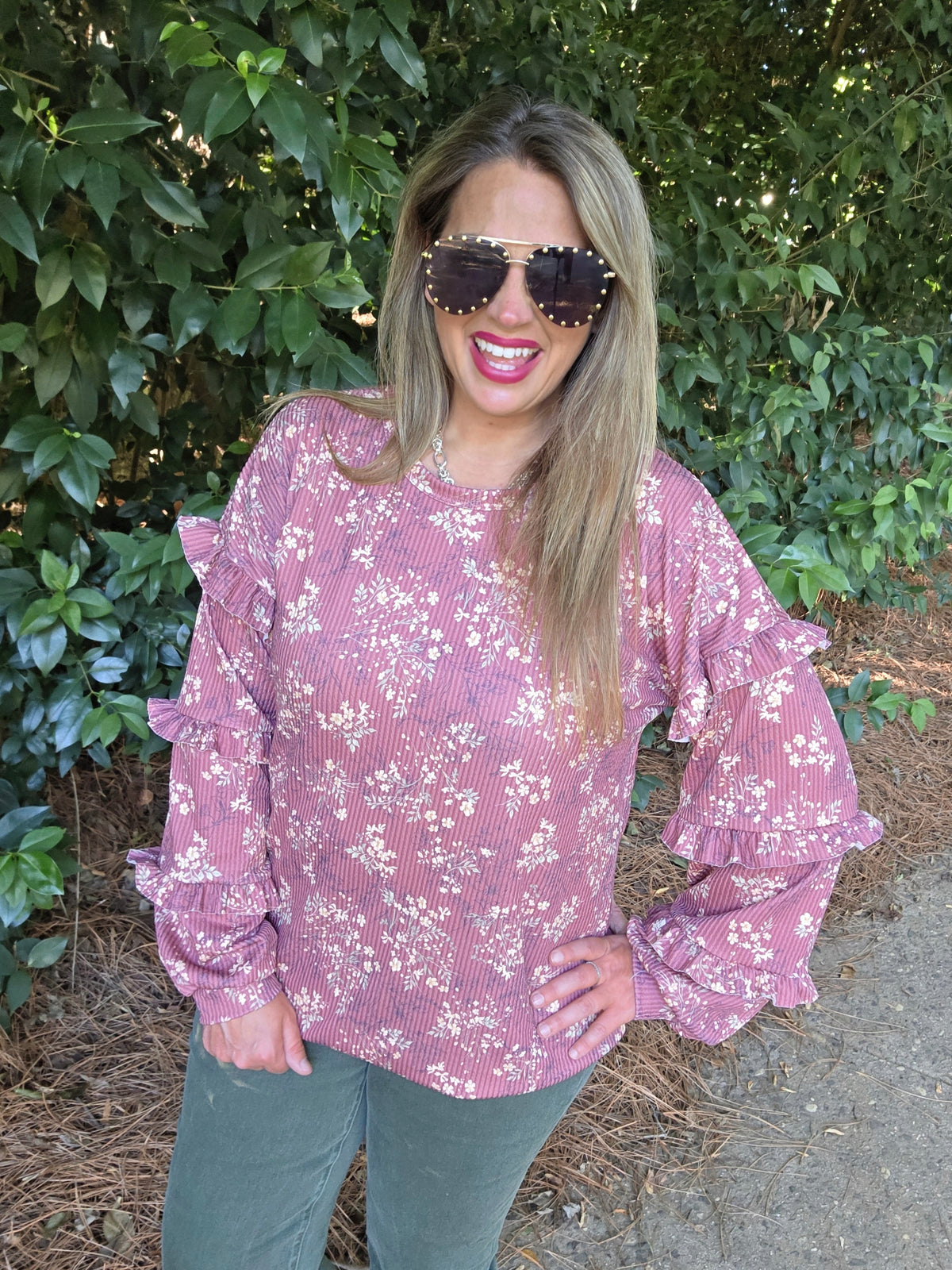 MARSALA RAISED RIBBED FLORAL RUFFLE DETAIL SLEEVE KNIT TOP