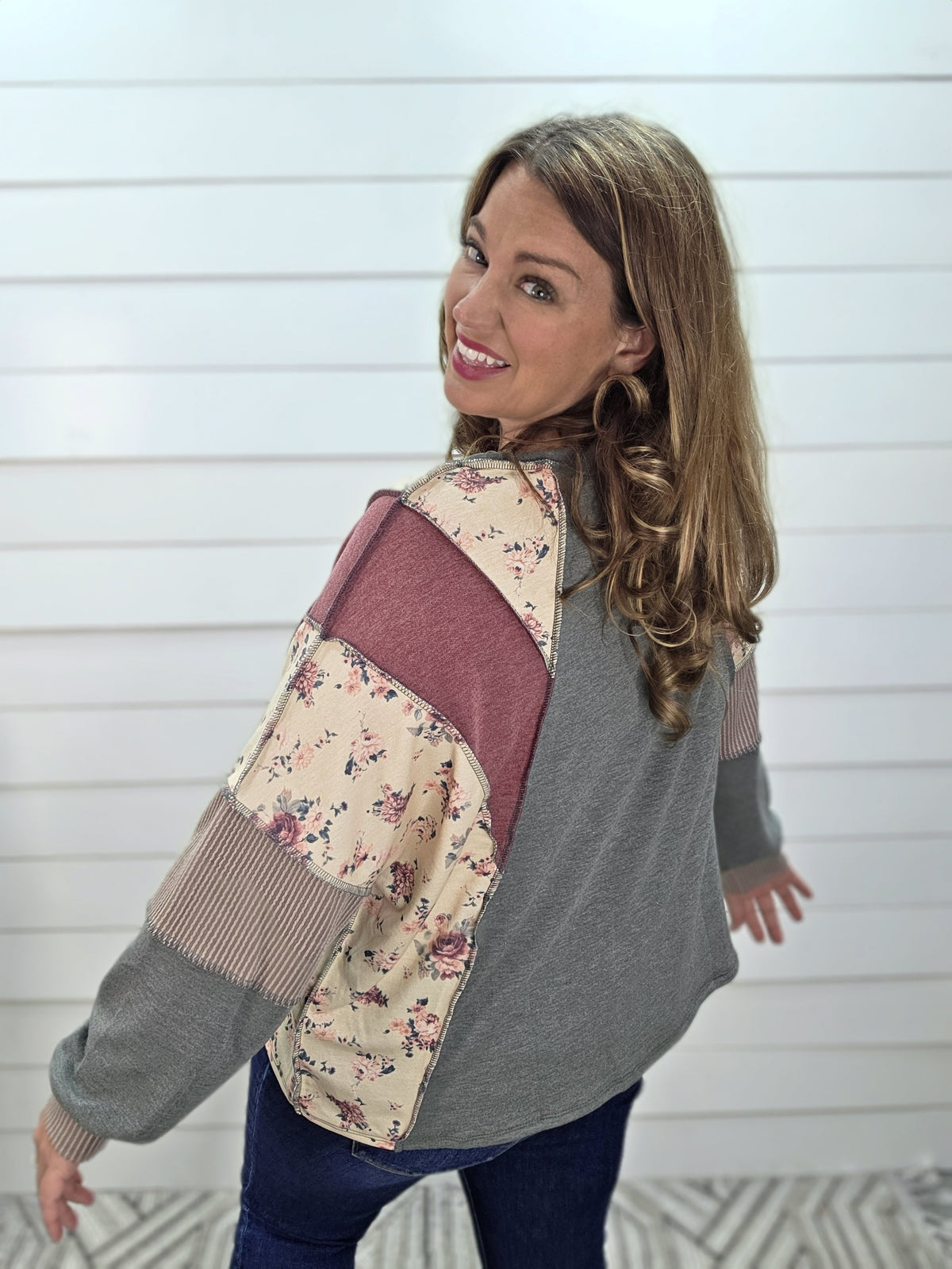 OLIVE/FLROAL CONTRSAT KNIT COLORBLOCK TOP