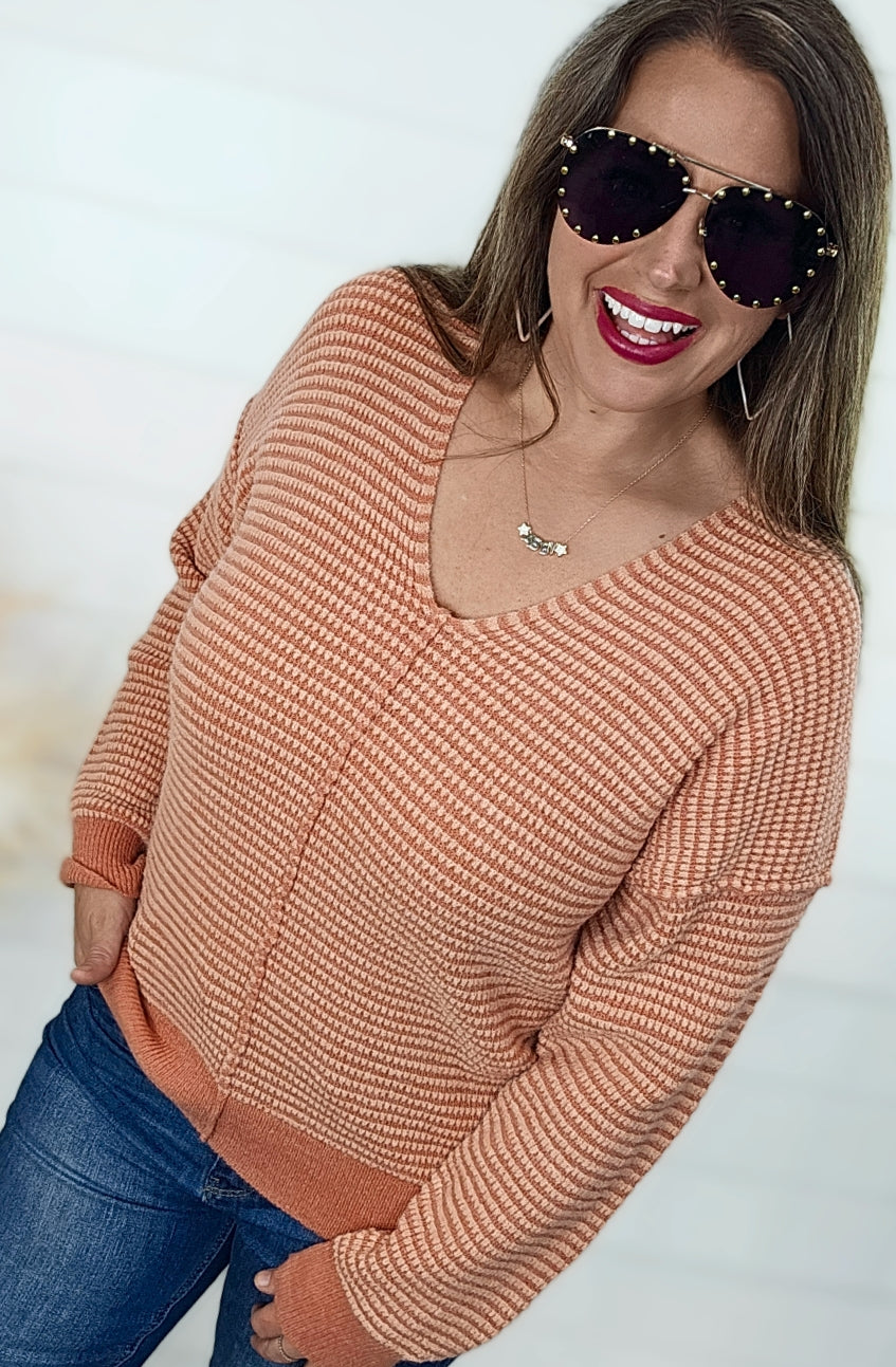 DEEP CORAL WAFFLE TEXTURED CENTER SEAM SWEATER