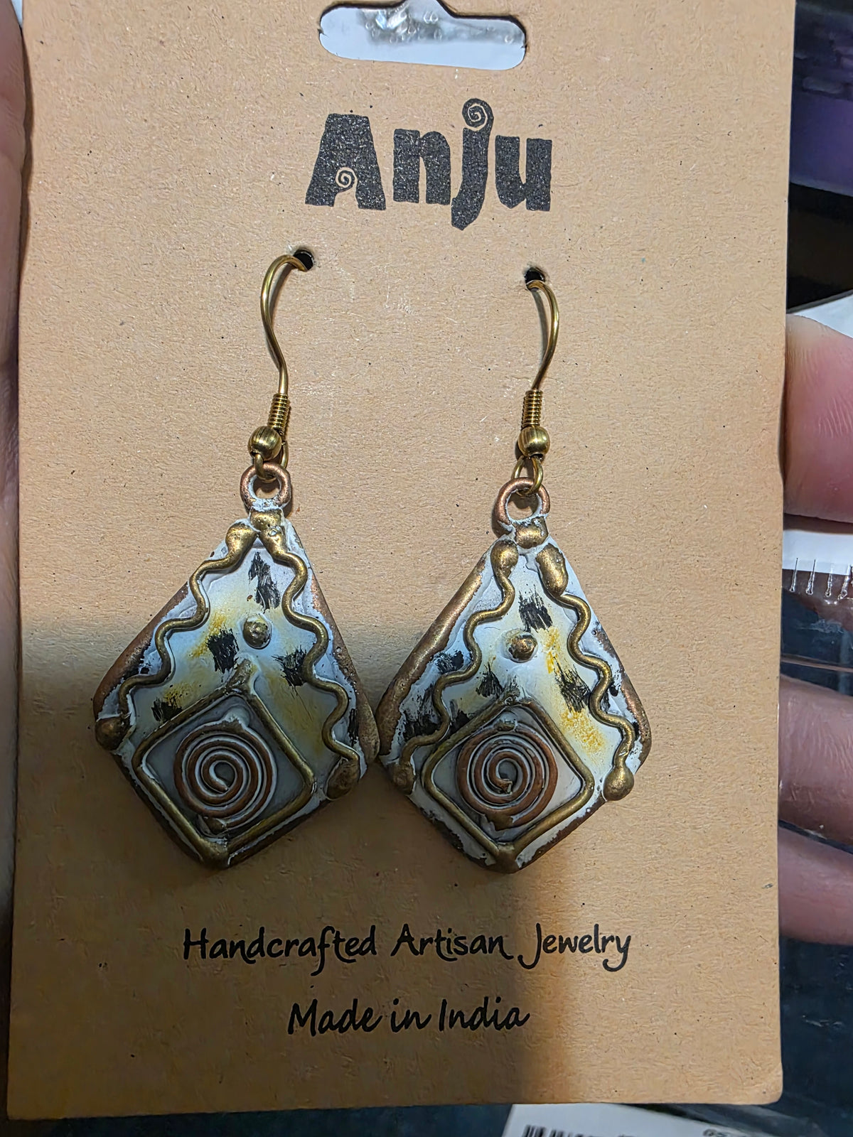 ANJU EARRING