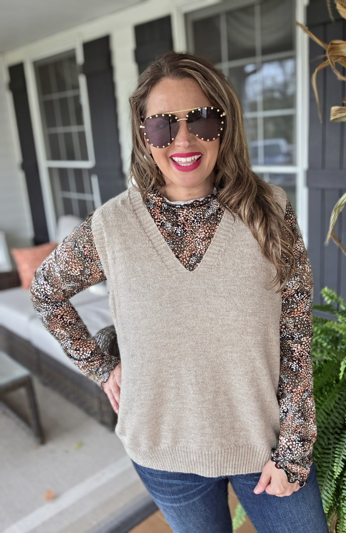 MOCHA V NECK LIGHT WEIGHT SWEATER VEST
