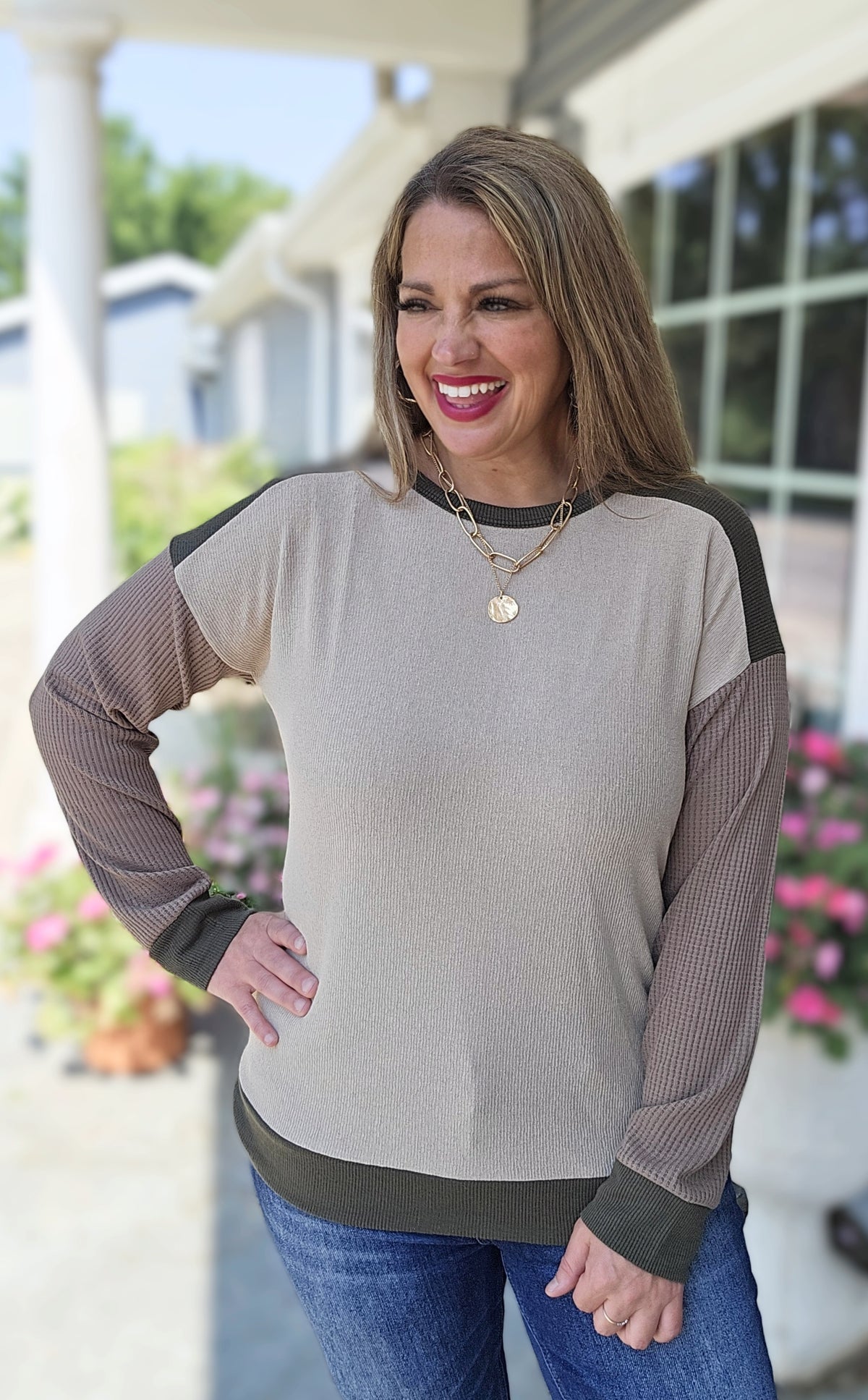 MOCHA/TAUPE COLOR BLOCK CREW NECK KNIT TOP