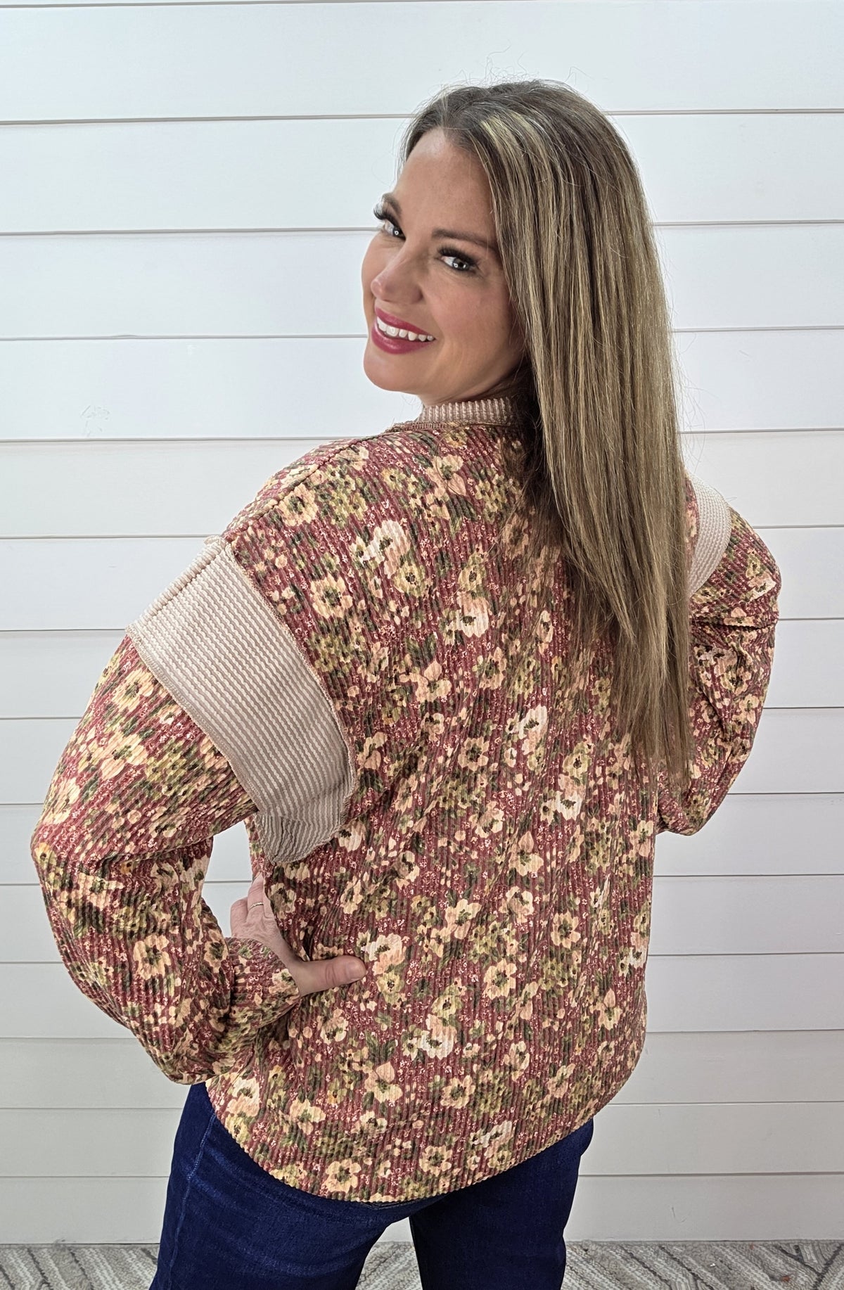 BERRY/MOCHA FLORAL RAISED RIBBED KNIT TOP