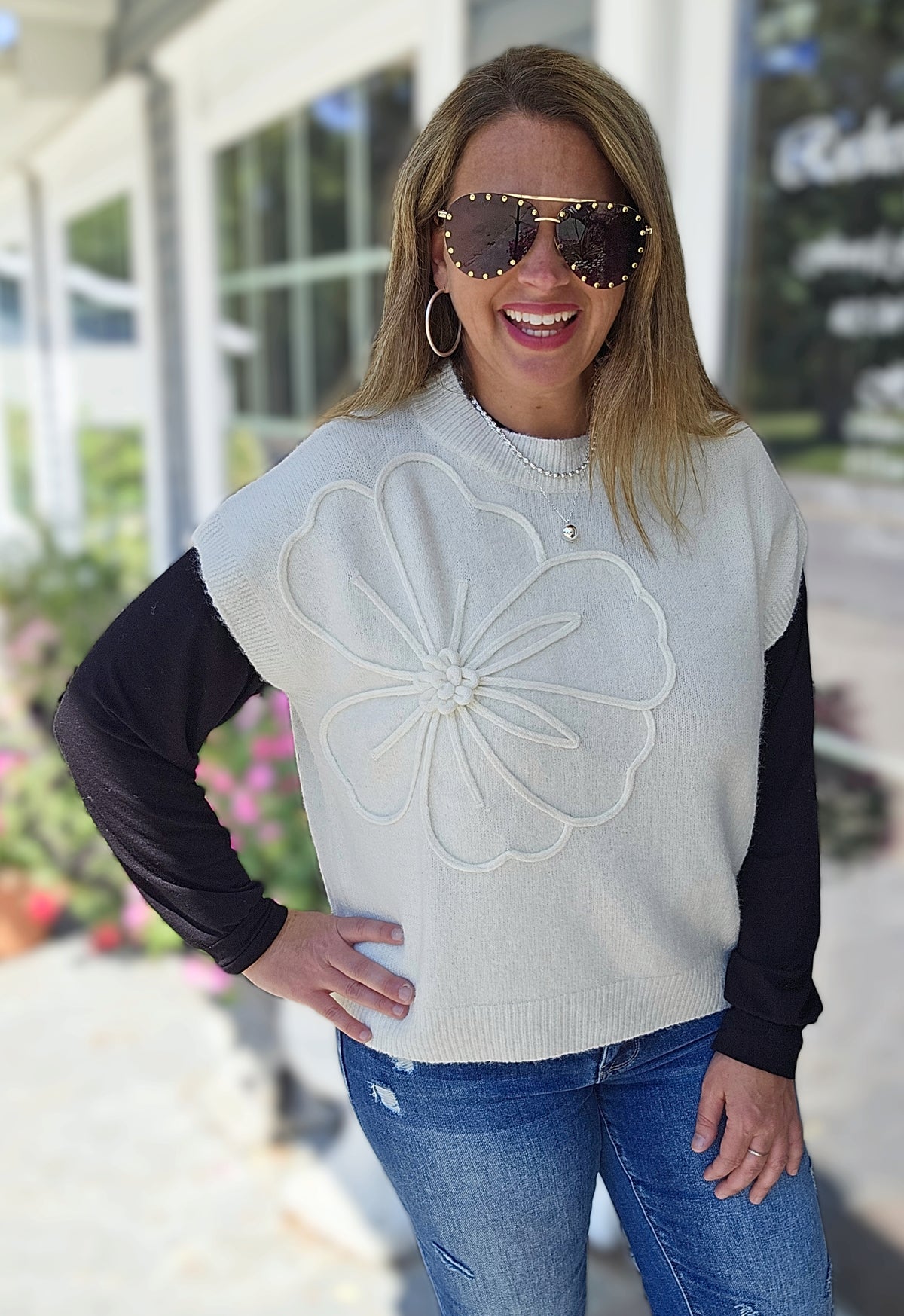 WHITE 3D LARGE FLORAL KNIT SWEATER VEST