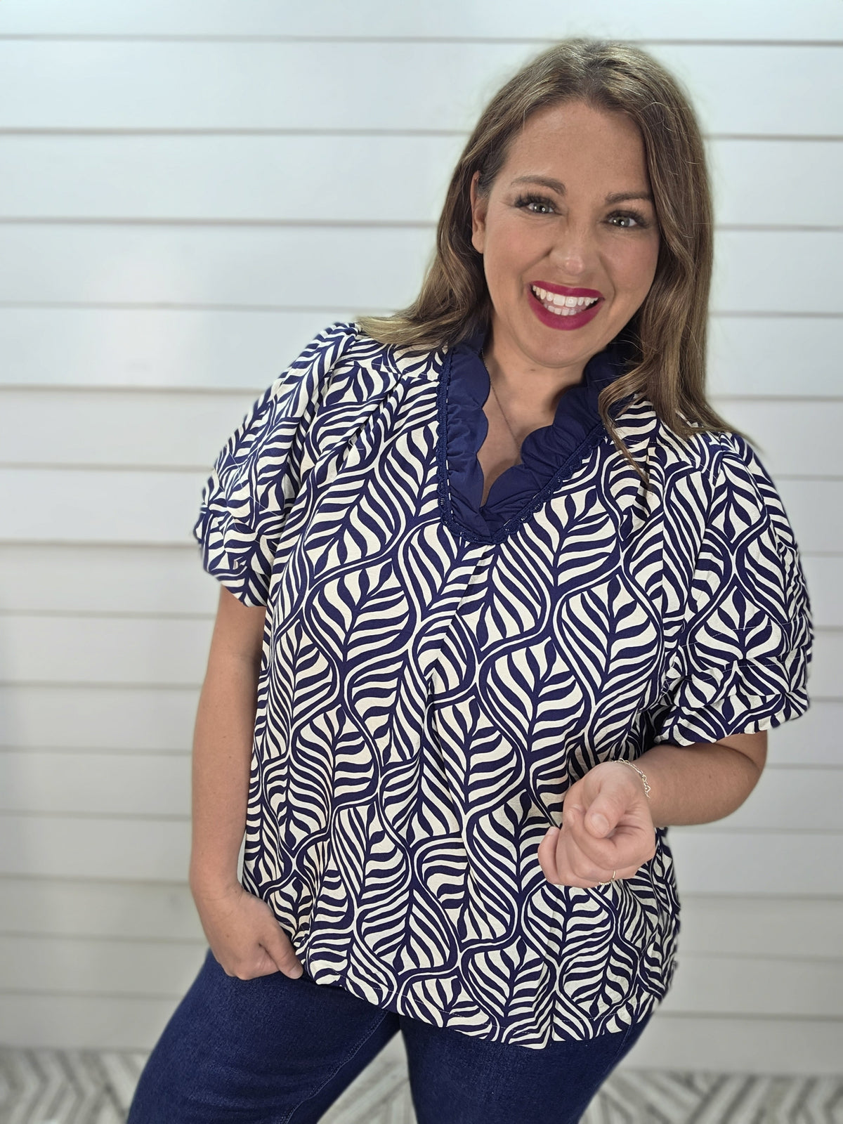 NAVY/CREAM PRINTED V NECK TOP W/ BUBBLE SLEEVE AND SCALLOPED NECKLINE