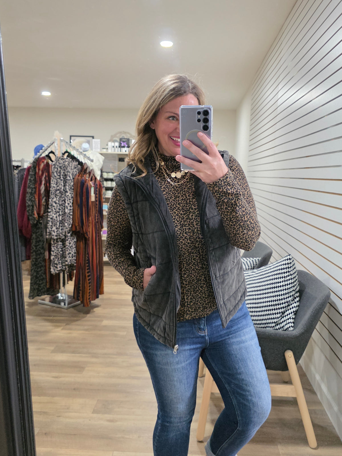 MINERAL WASH ULTRA SOFT QUILTED VEST - BLACK