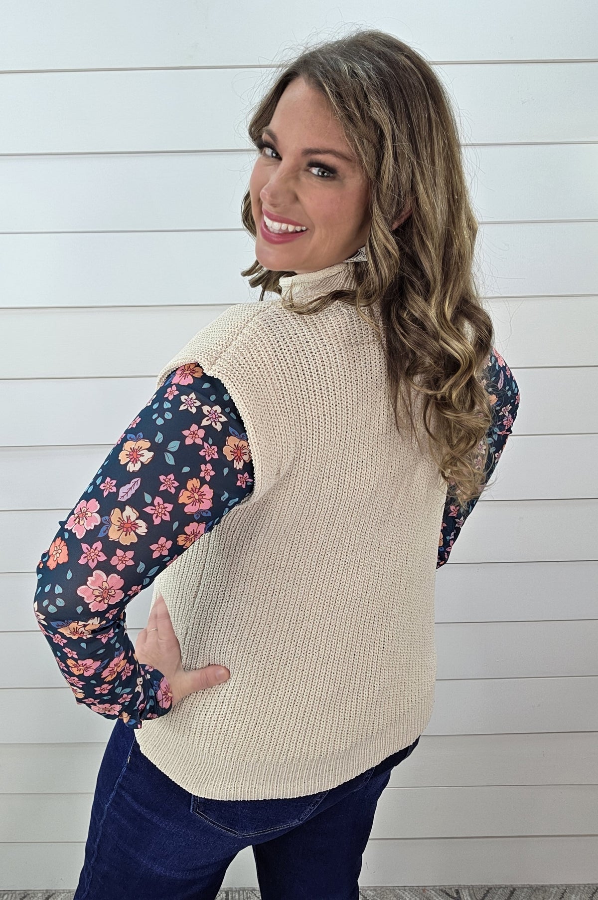 ECRU KNIT CREW NECK SWEATER VEST