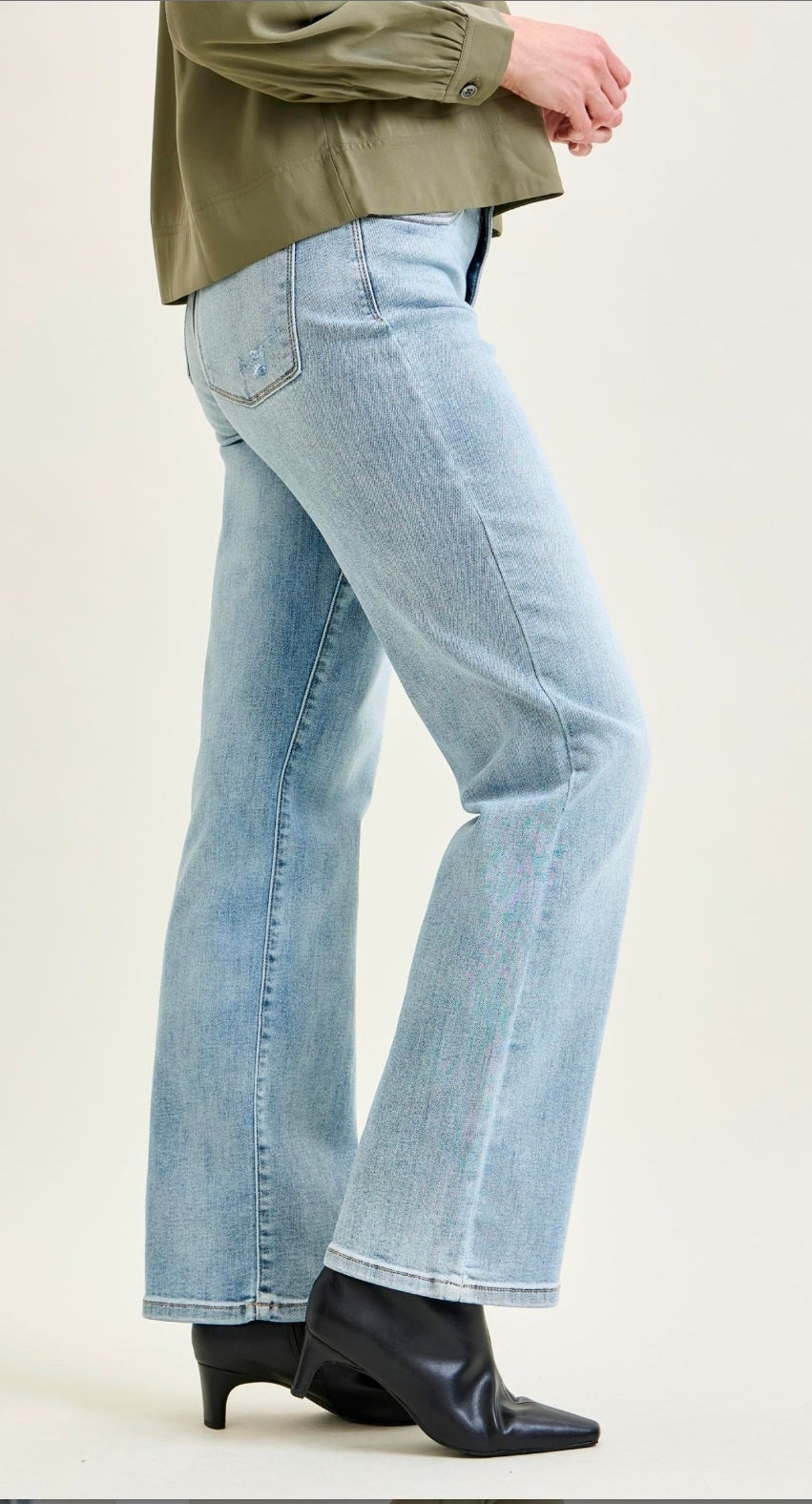 JUDY BLUE HIGH WAIST LIGHT WASH STRAIGHT LEG JEAN