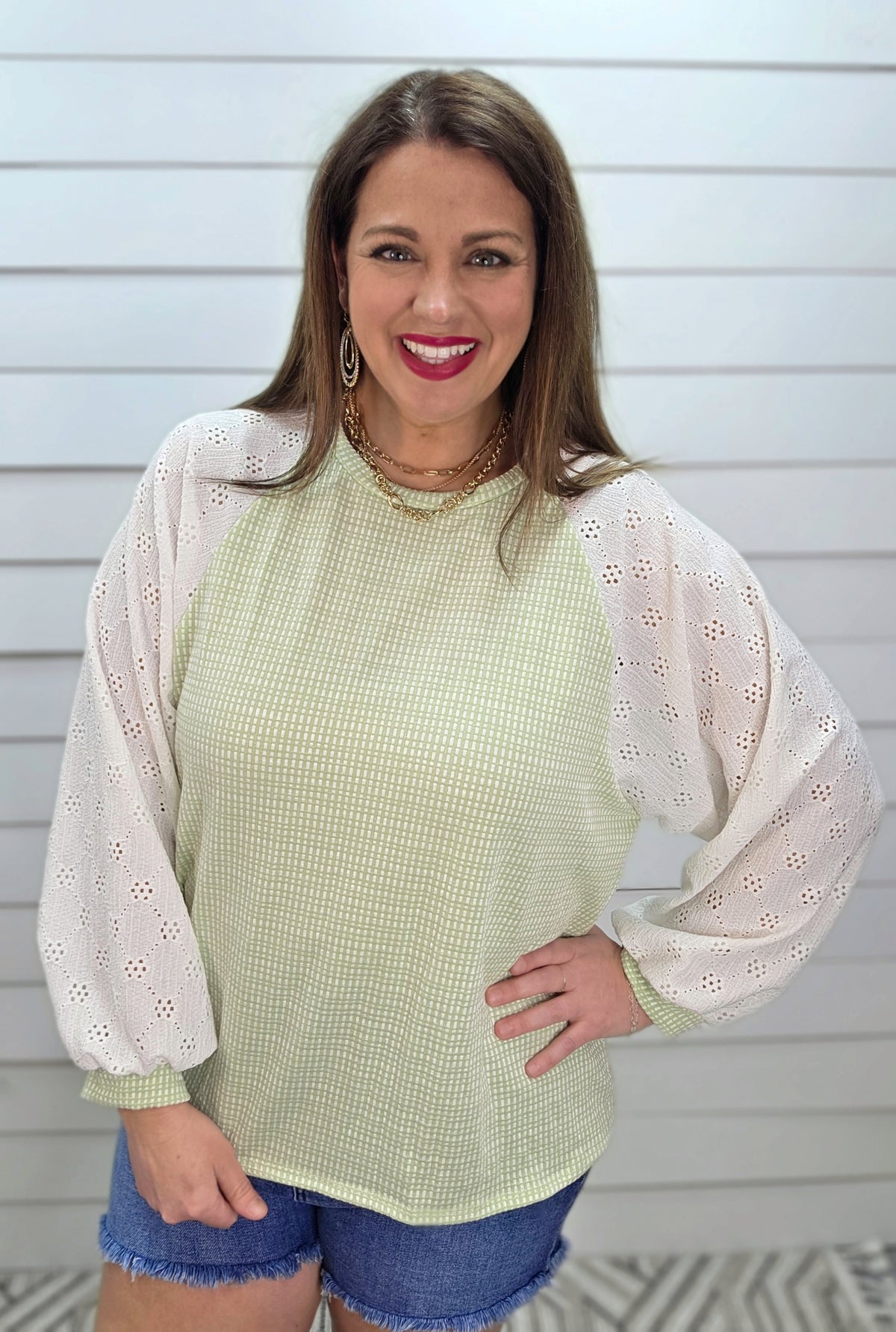 LT GREEN PRINTED KNIT TOP W/ CROCHET LACE SLEEVES