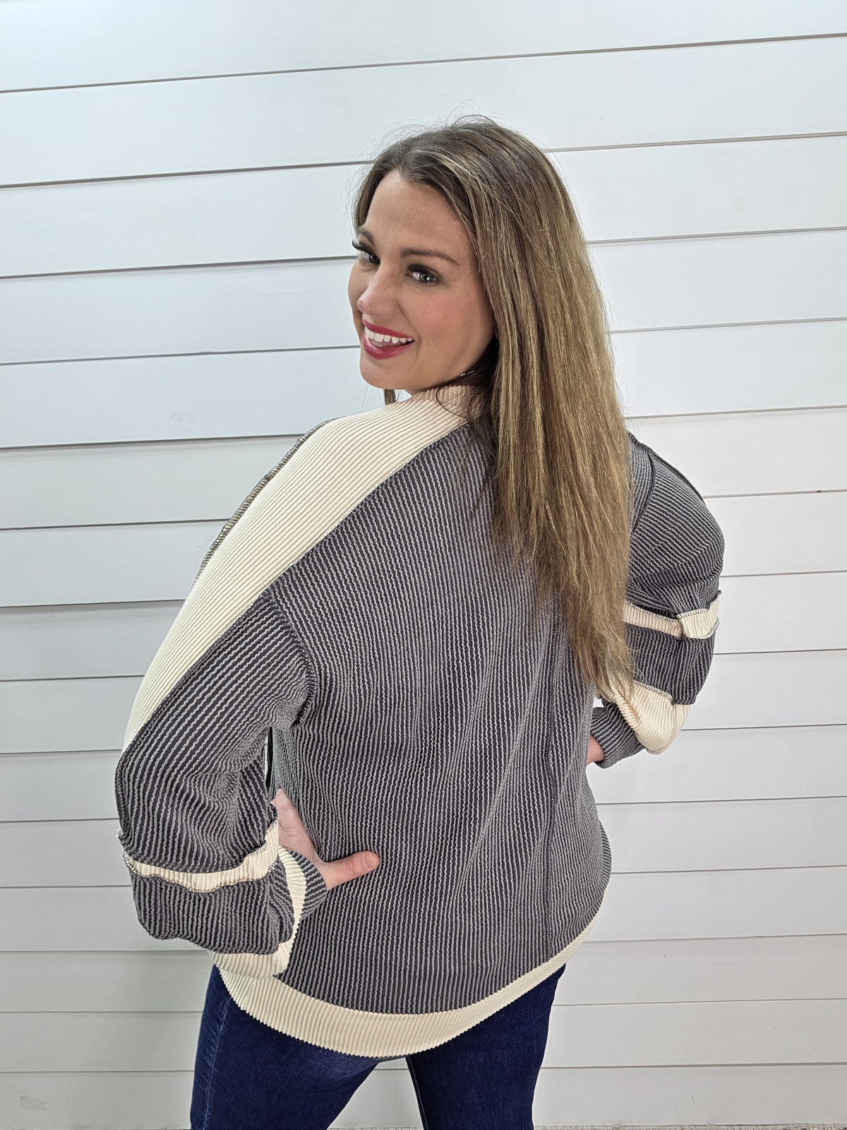 CHARCOAL/CREAM COLORBLOCK RAISED RIBBED KNIT TOP