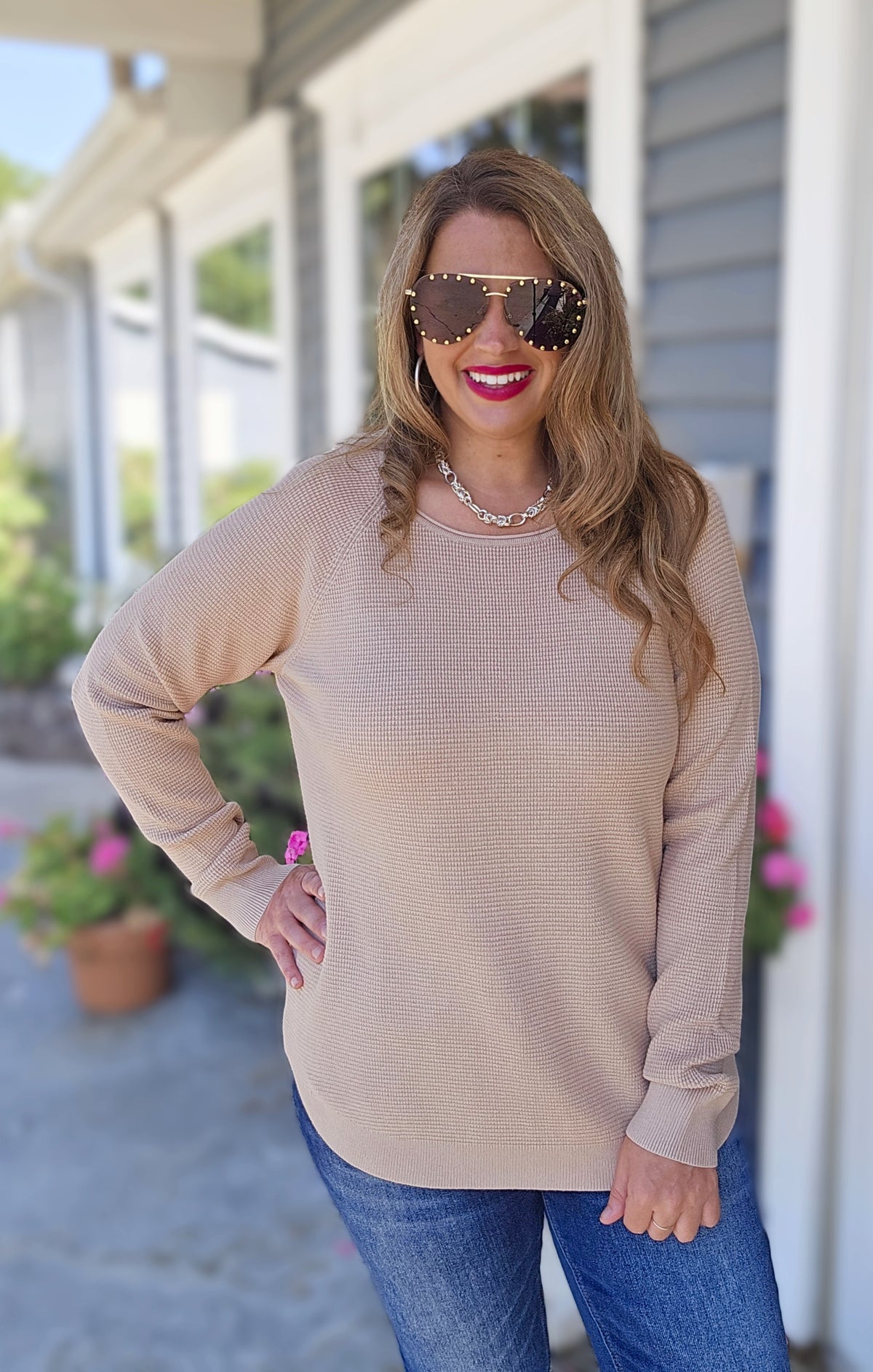 TAUPE MINI WAFFLE TEXTURE KNIT LIGHT WEIGHT SWEATER W/ CURVED HEM