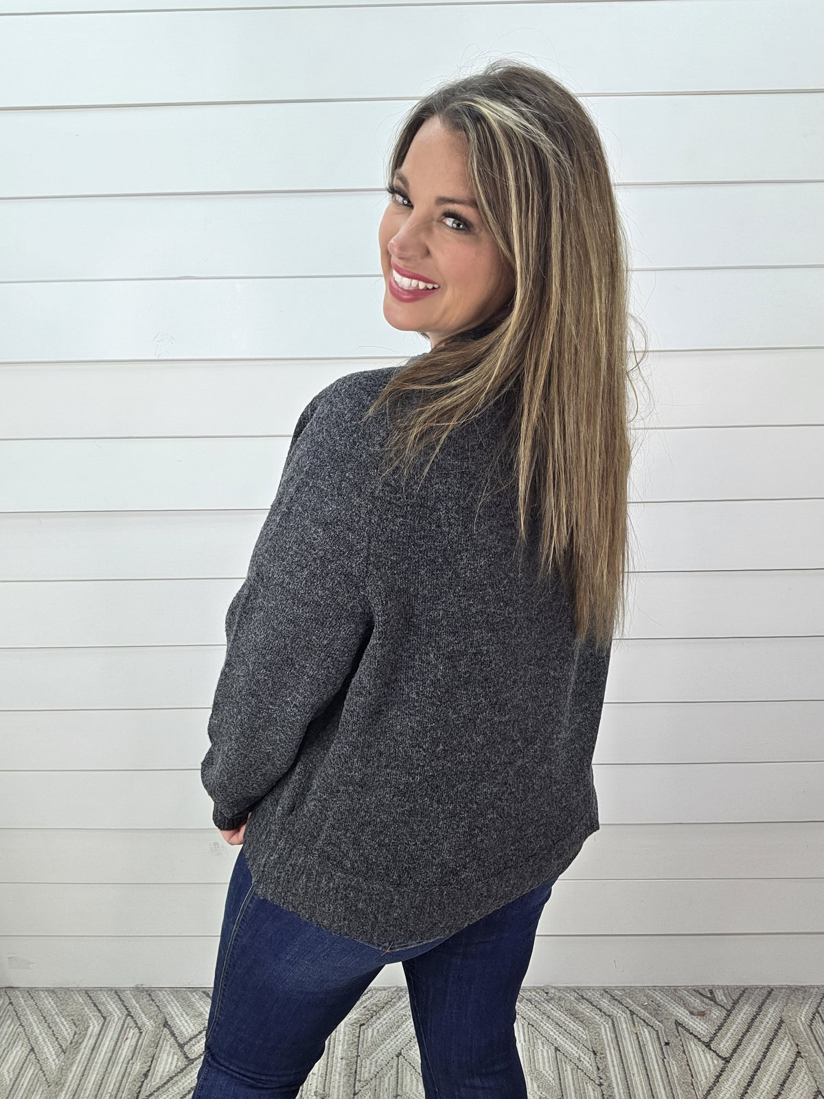 CHARCOAL CENTER SEAM KNIT PULLOVER SWEATER