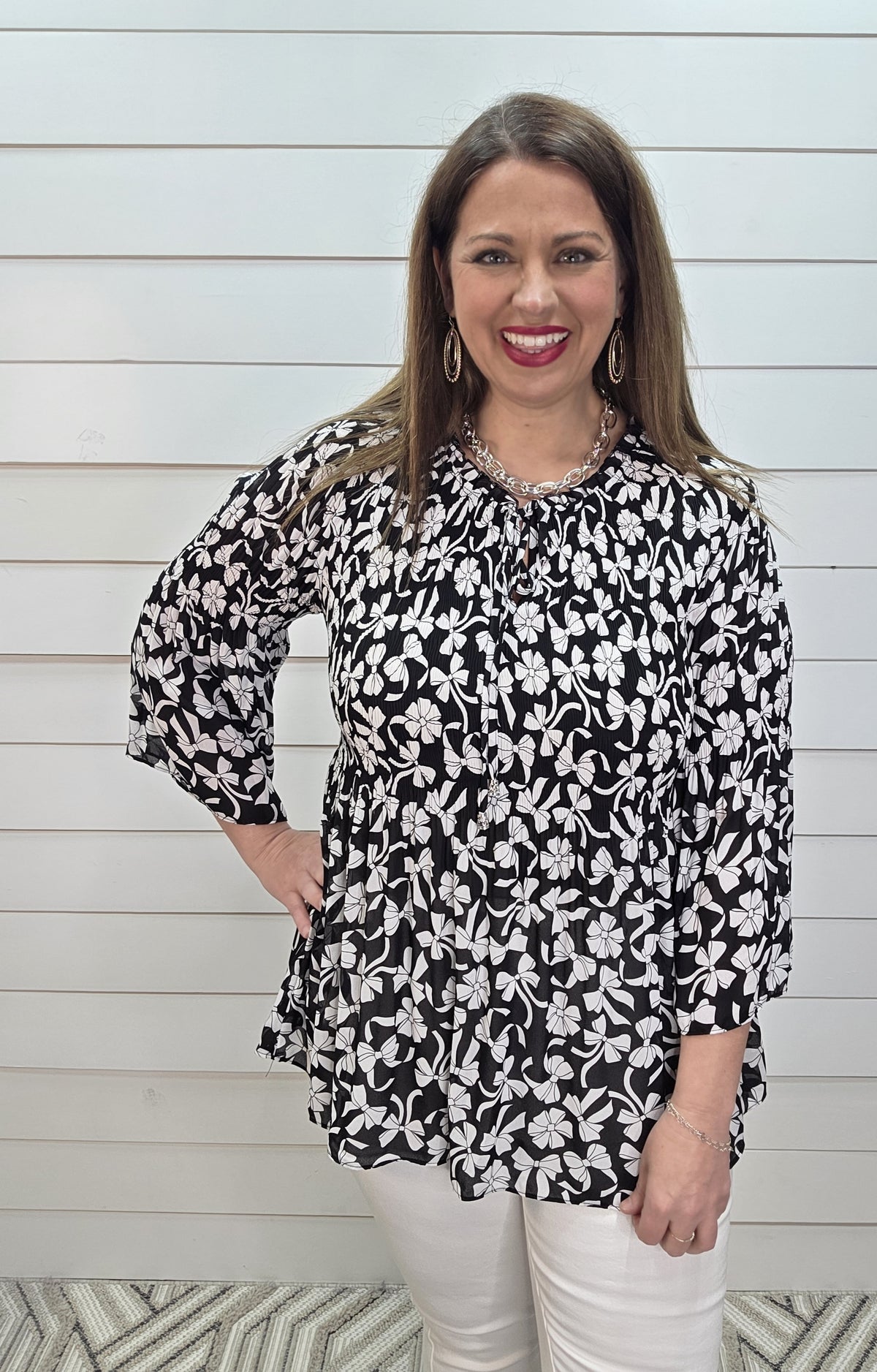 BLACK/WHITE LOOSE SMOCK BOW PRINT FLOWY TOP