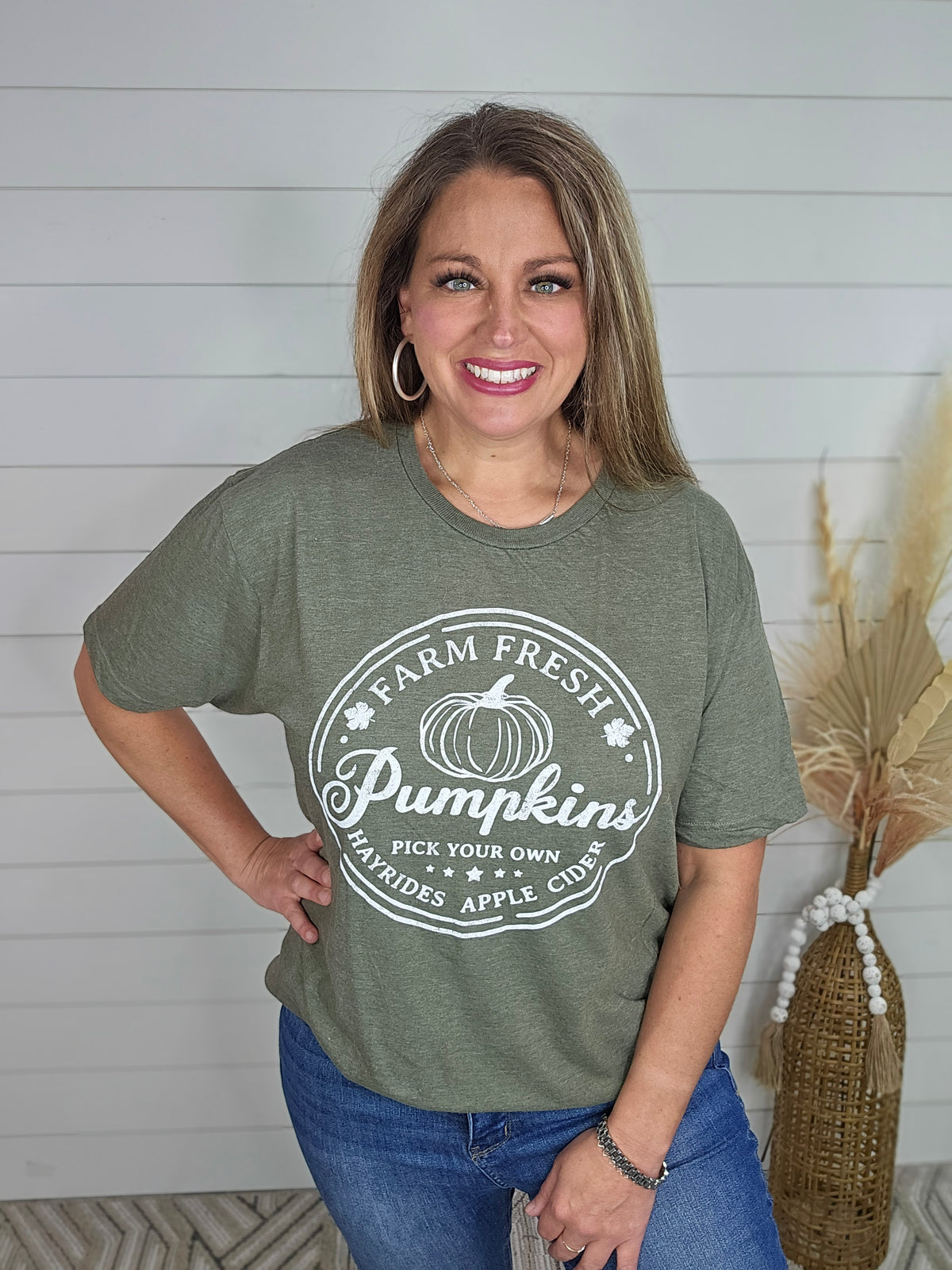 OLIVE FARM FRESH PUMPKIN GRAPHIC TEE