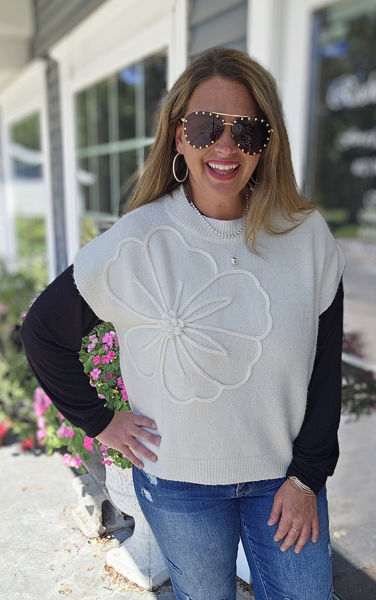 WHITE 3D LARGE FLORAL KNIT SWEATER VEST