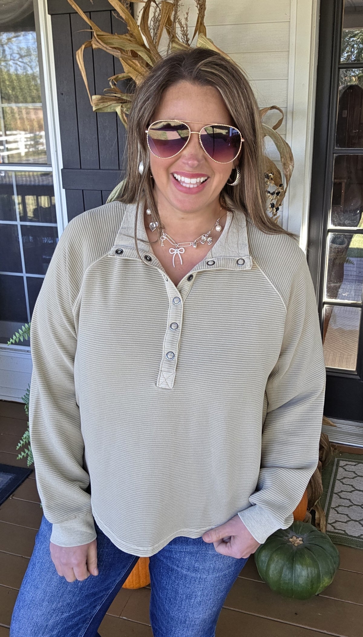 MOCHA HORTIZONTAL RIB TEXTURED SNAP BUTTON TOP