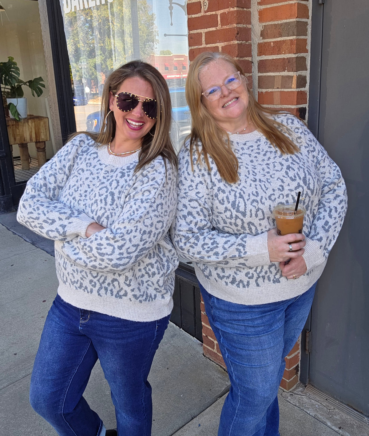 CREAM/GREY LEOPARD PULLOVER SWEATER