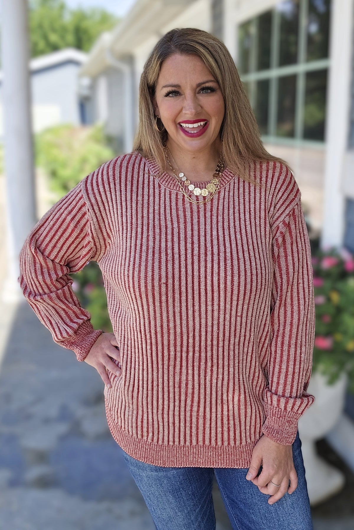 RED TWO TONE CURVED HEM SWEATER