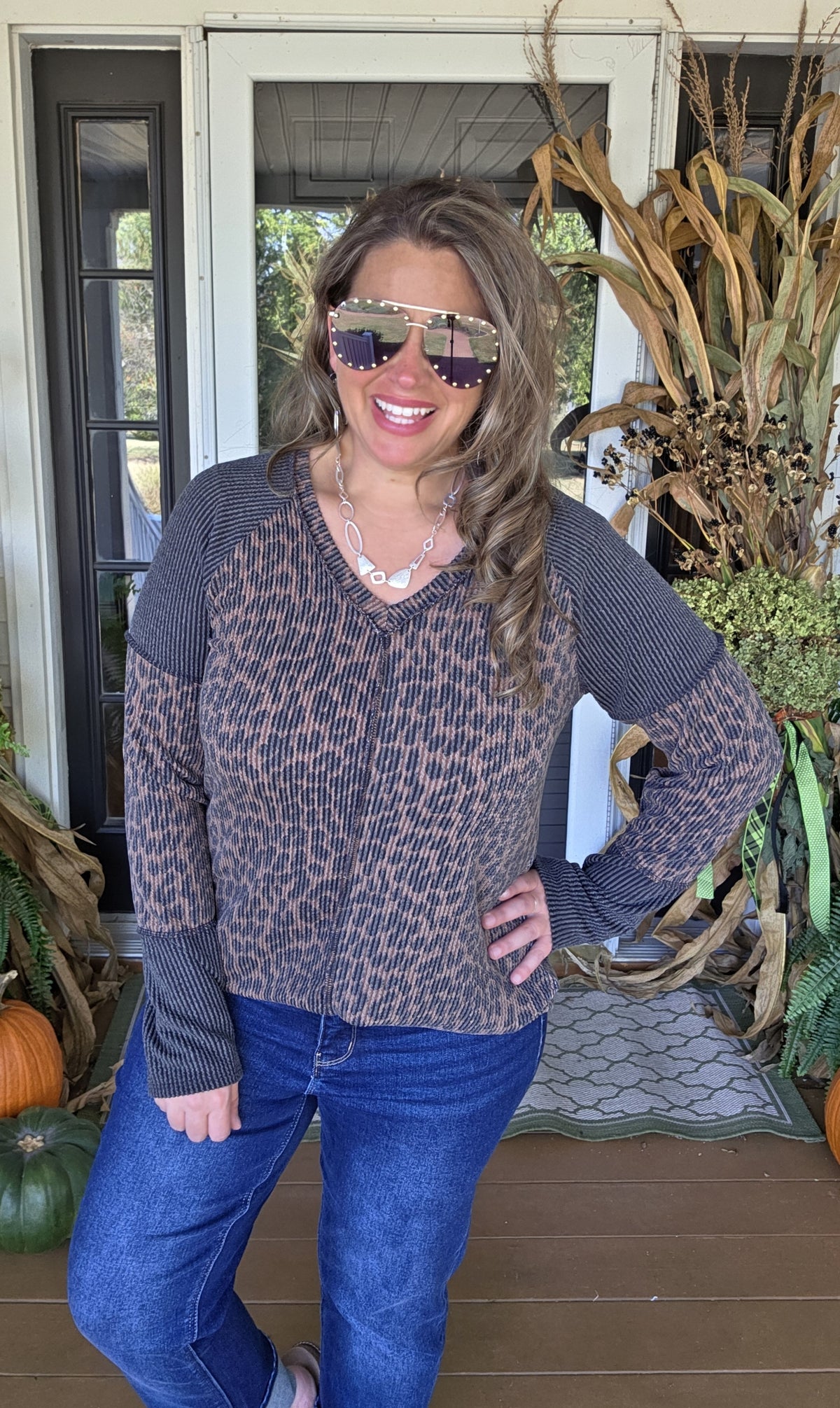 CHARCOAL/BROWN RASIED RIBBED ANIMAL PRINT TOP W/ CENTER SEAM