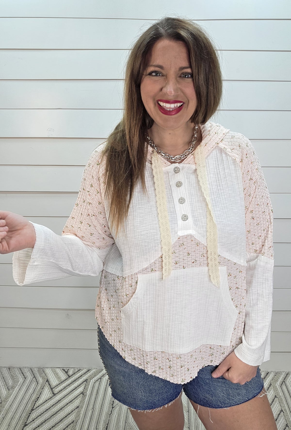 POL BLUSH/OFF WHITE FLORAL LIGHT WEIGHT HOODED TOP