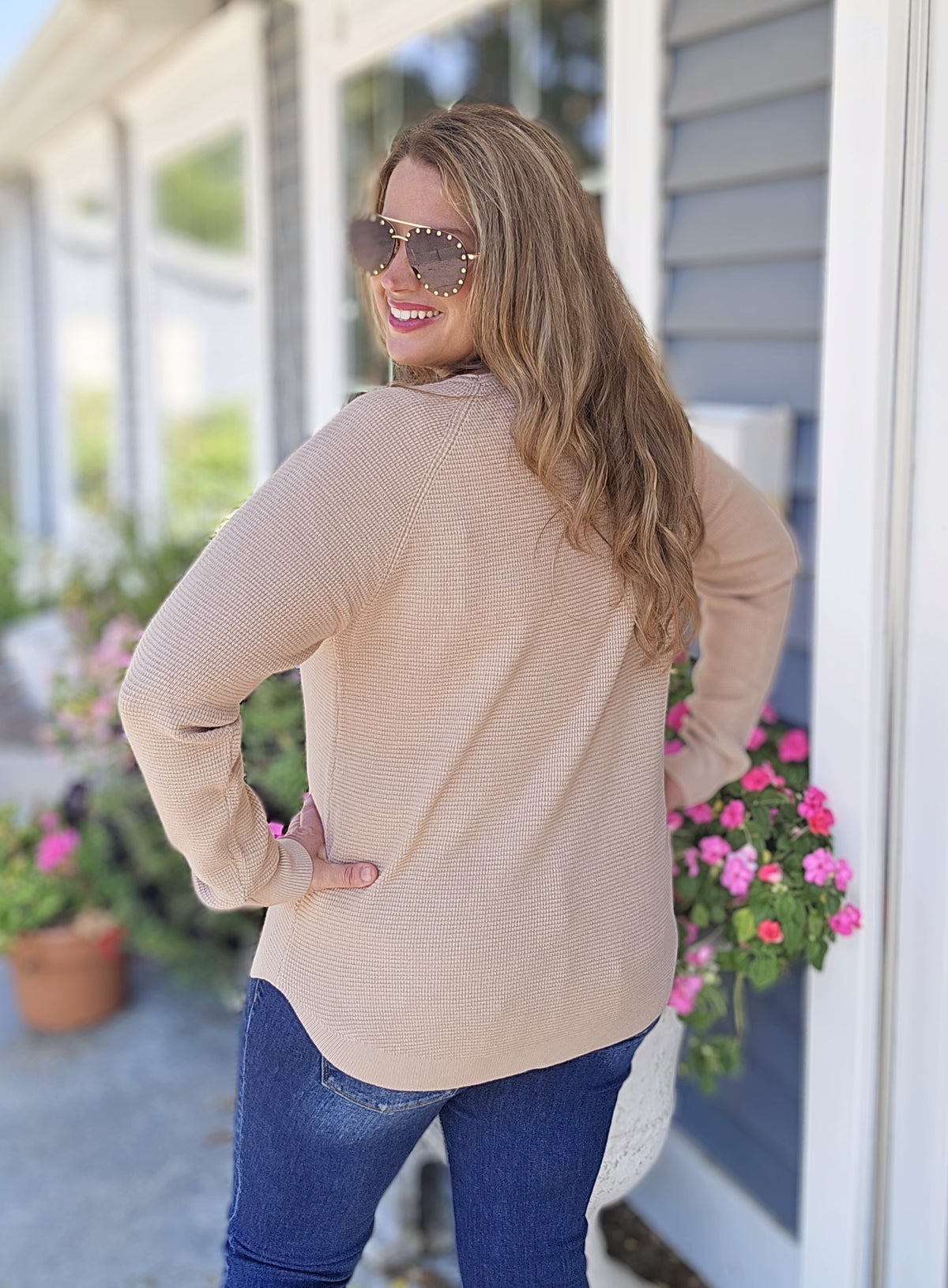 TAUPE MINI WAFFLE TEXTURE KNIT LIGHT WEIGHT SWEATER W/ CURVED HEM