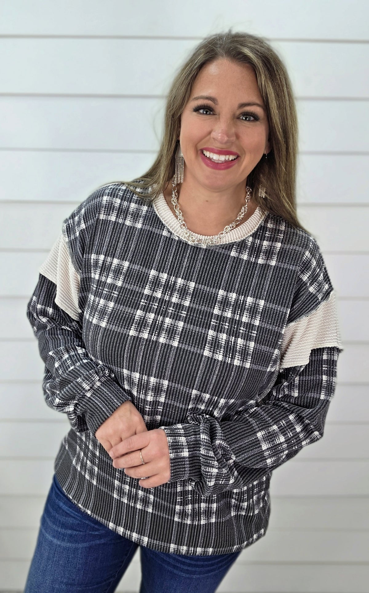 CHARCOAL PLAID RAISED RIBBED KNIT TOP