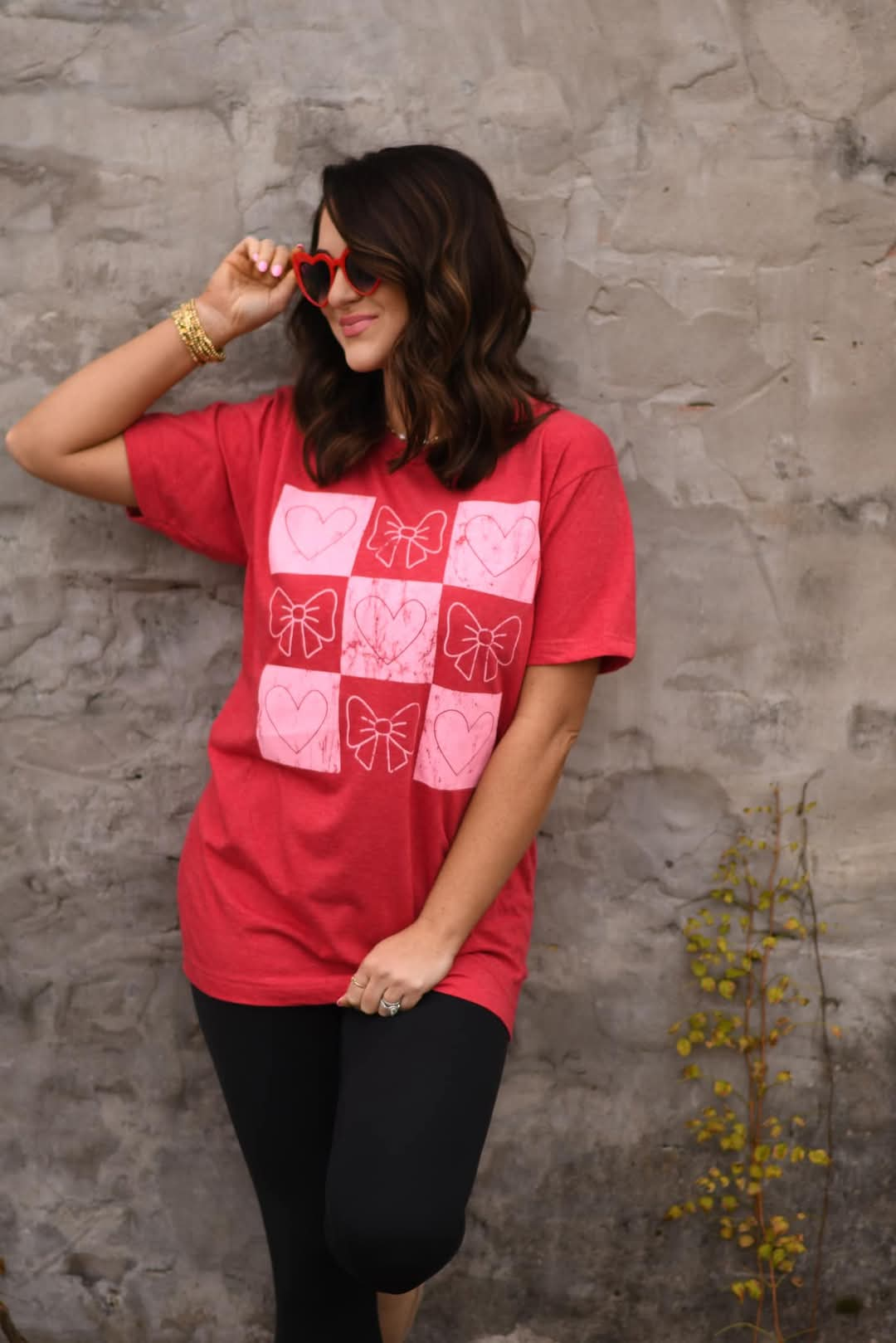 **PREORDER** CHECKERED BOW AND HEART TEE - TAT 15 BUSINESS DAYS