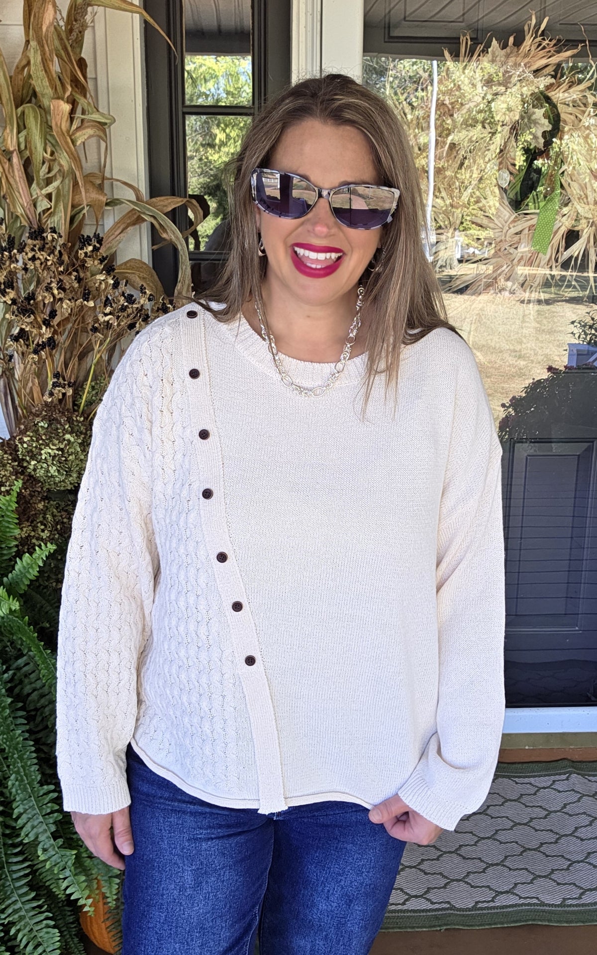 IVORY BUTTON CONTRAST KNIT SWEATER