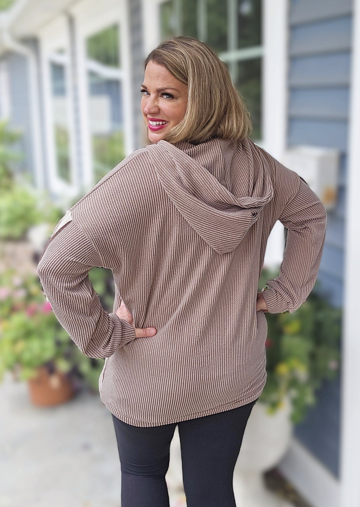 COCO RAISED RIBBED QUARTER ZIP HOODIE W/ COLORBLOCK SLEEVE