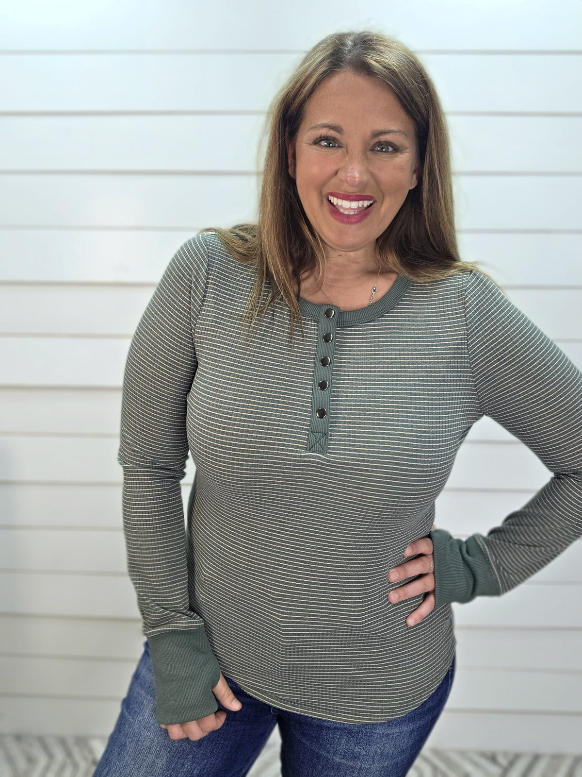 FOREST GREEN HENLEY CONTRAST TOP W/ QUARTER SNAP