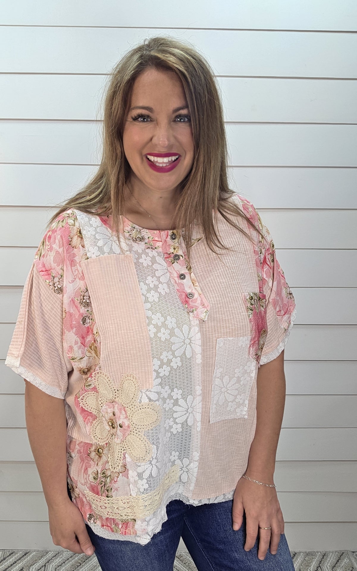 POL LIGHT PINK FLORAL/LACE PATHWORK TOP