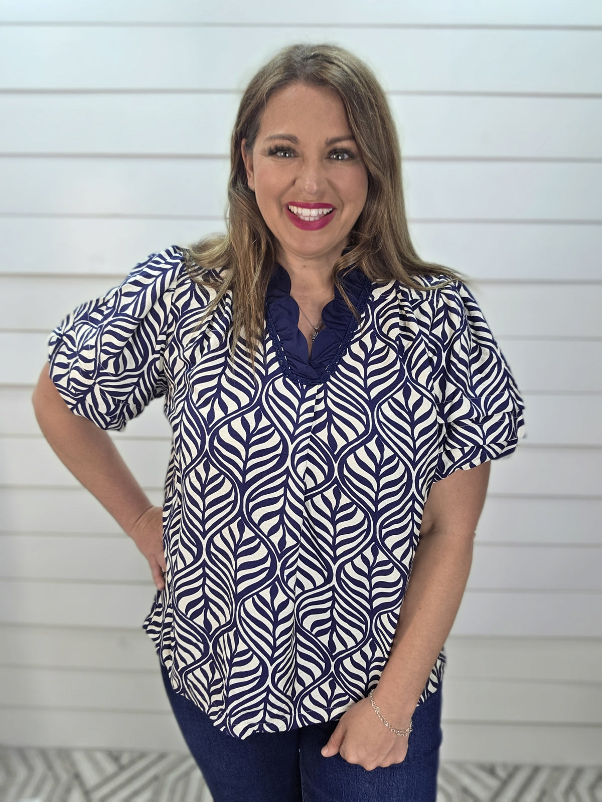 NAVY/CREAM PRINTED V NECK TOP W/ BUBBLE SLEEVE AND SCALLOPED NECKLINE
