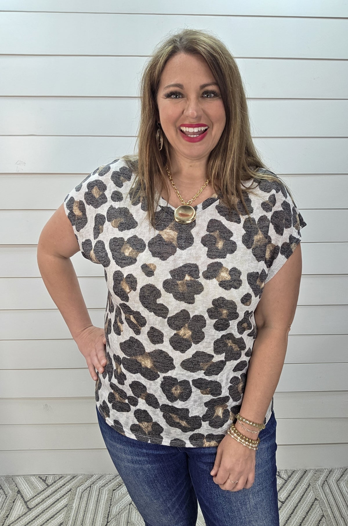 WHITE LEOPARD V NECK KNIT TOP