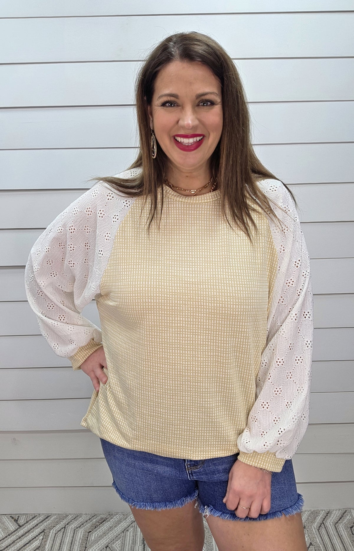 TAUPE PRINTED KNIT TOP W/ CROCHET LACE SLEEVES