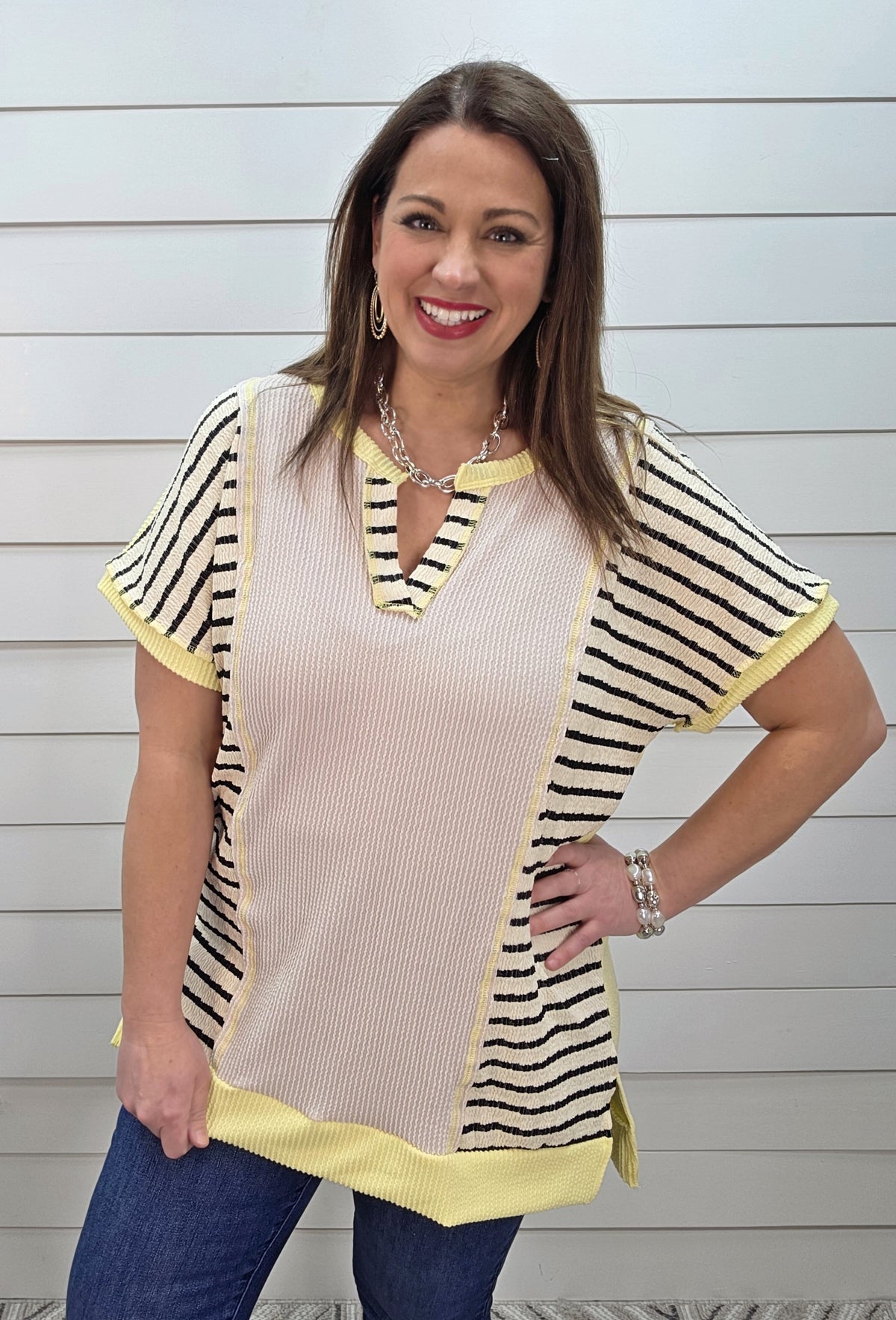 YELLOW/STRIPED COLORBLOCK RAISED RIBBED KNIT TOP