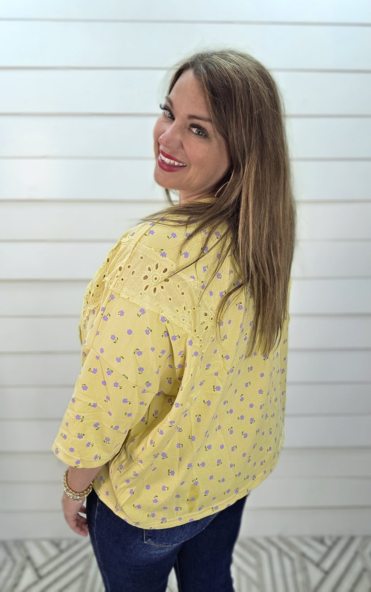 YELLOW FLORAL KNIT TOP W/ LACE FLOWER