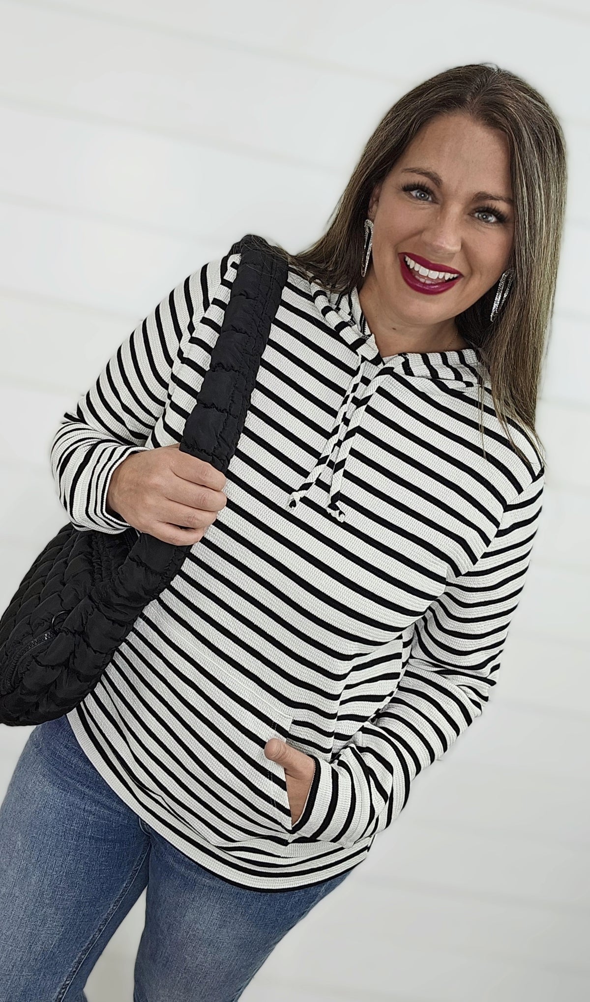 IVORY/BLACK STRIPED TEXTURED HOODIE W/ KANGAROO POCKET