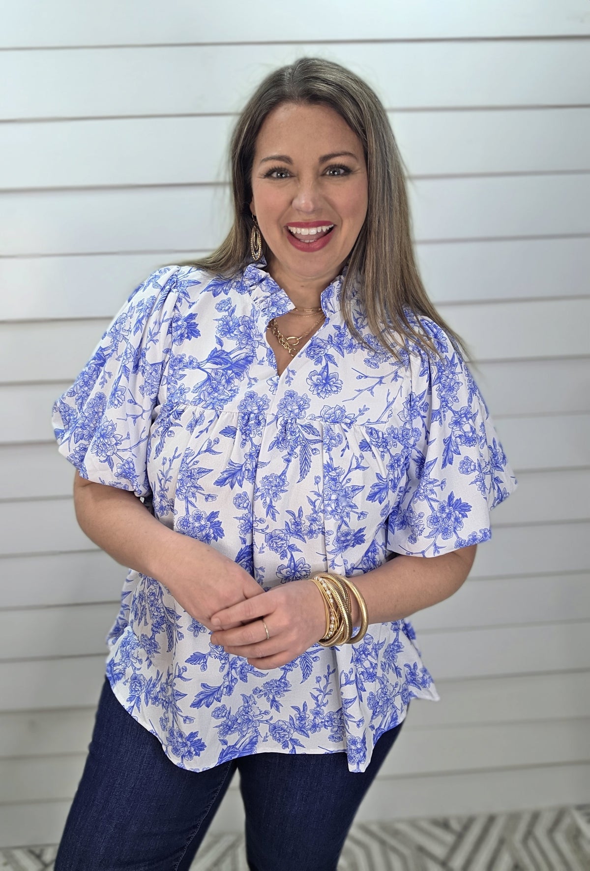 WHITE/BLUE FLORAL WOVEN TOP W/ BUBBLE SLEEVE & FRILL COLLAR