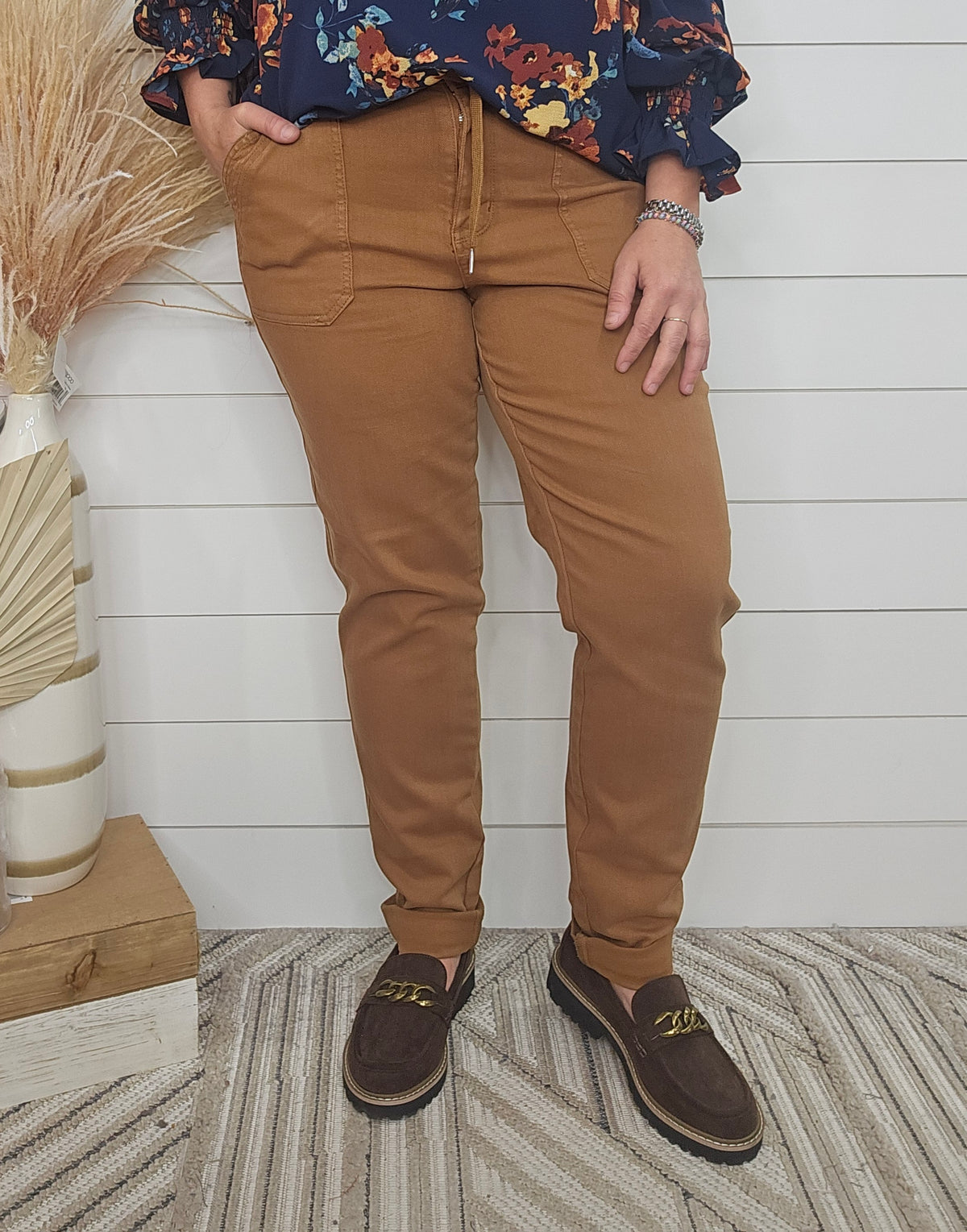 CAMEL HIGH WAIST GARMENT DYED CUFFED JOGGER