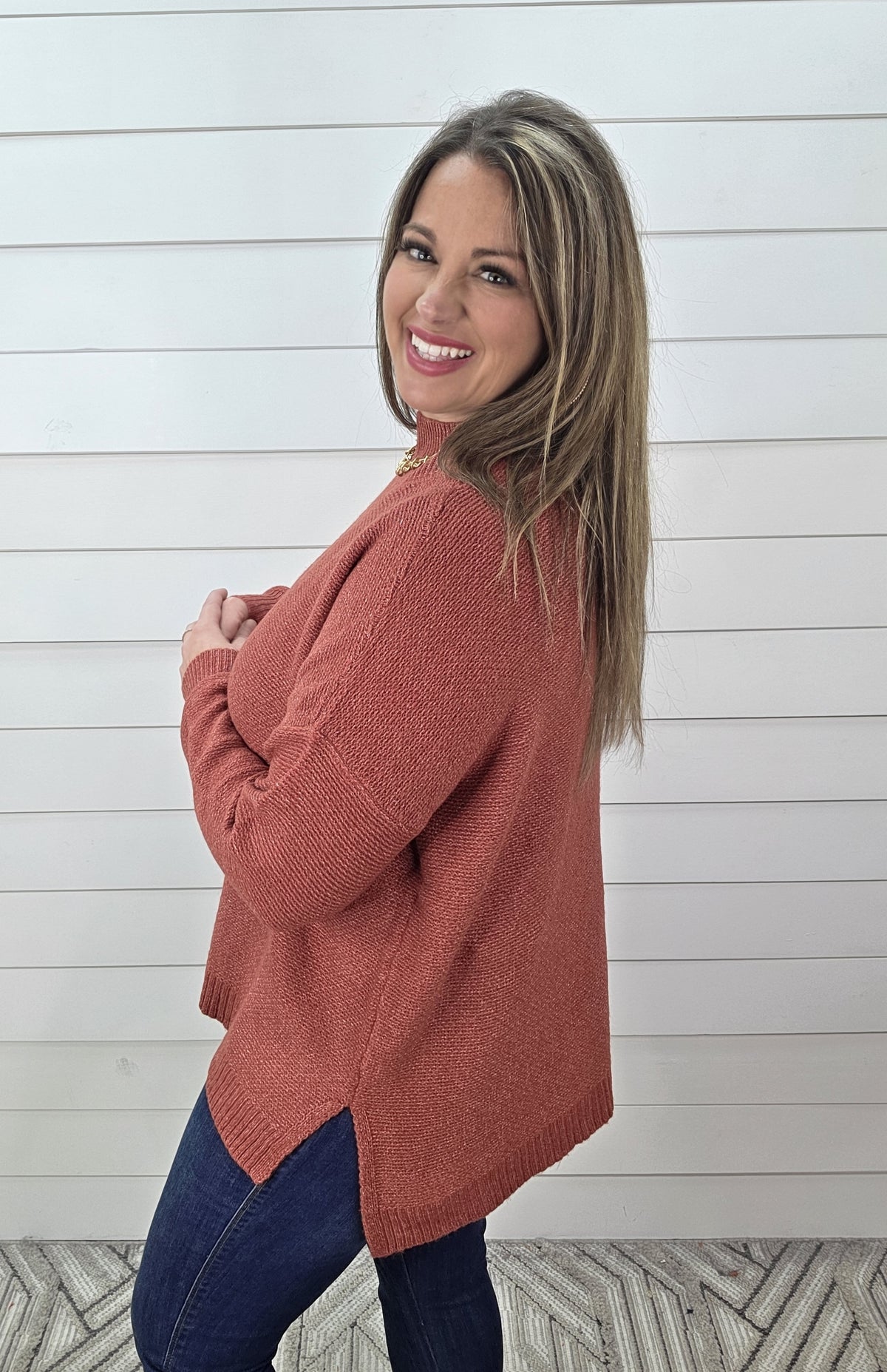 BRICK MARBLED SIDE SLIT MOCK NECK SWEATER