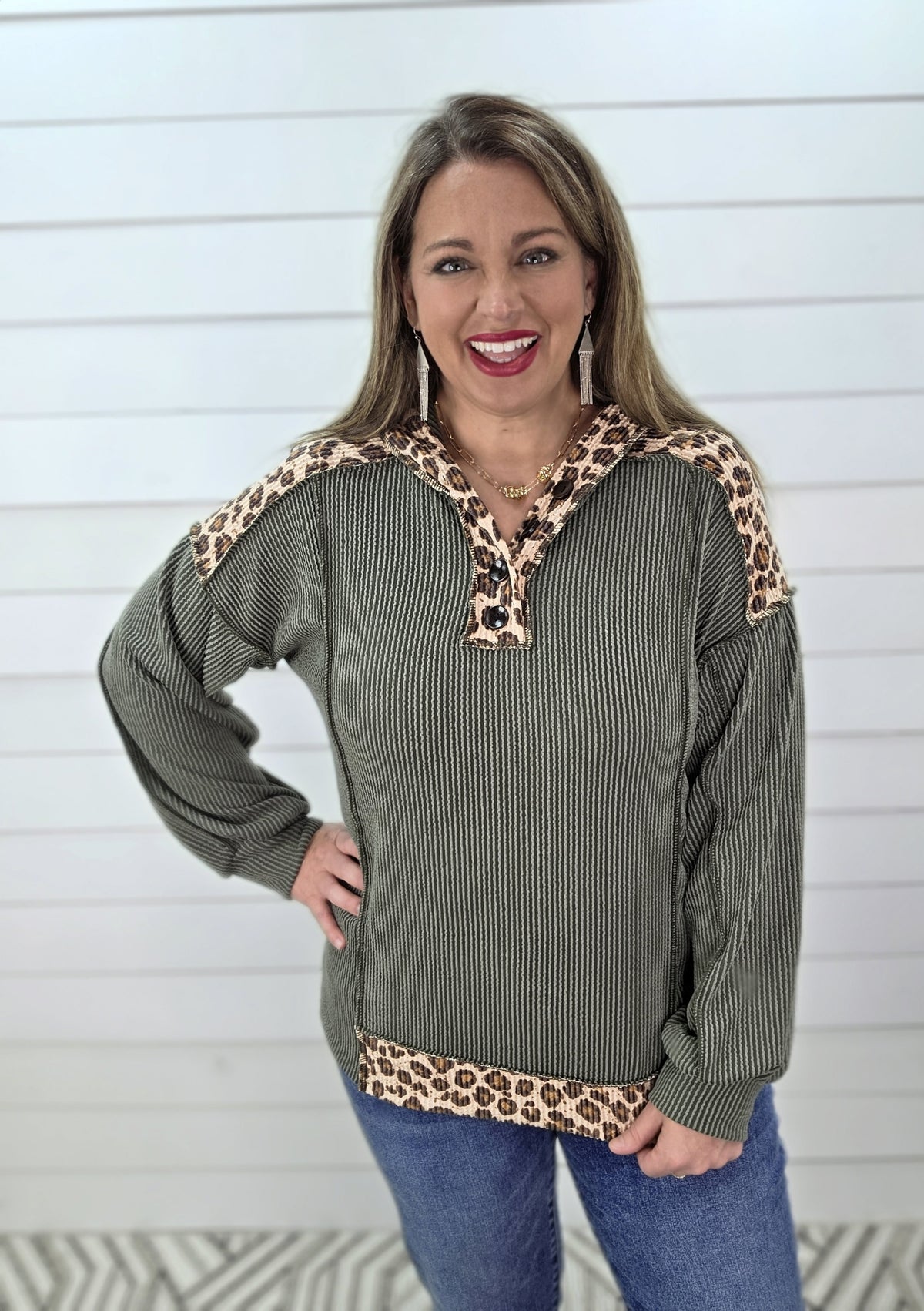 OLIVE RAISED RIBBED/ ANIMAL TRIM HOODED BUTTON TOP