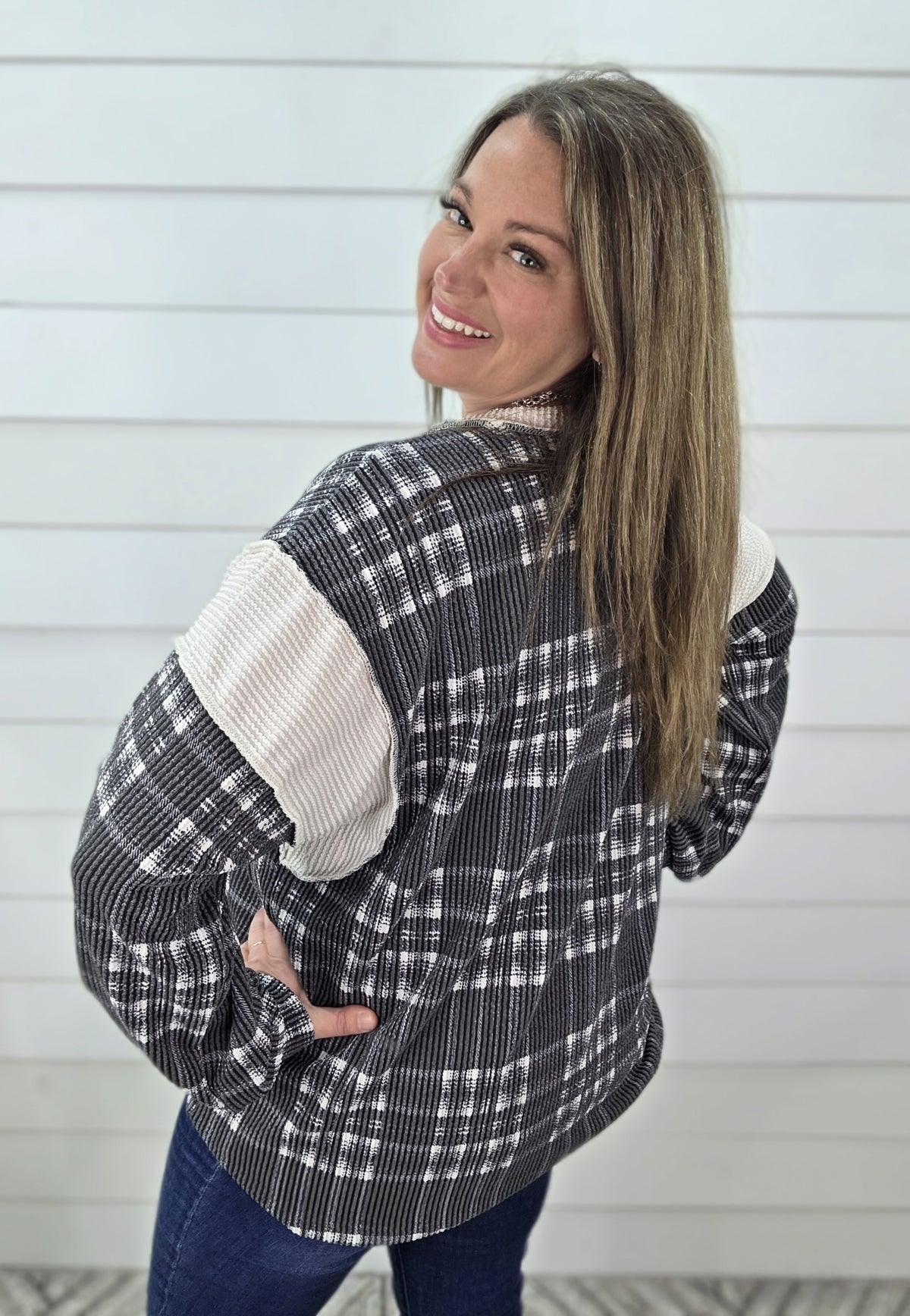 CHARCOAL PLAID RAISED RIBBED KNIT TOP