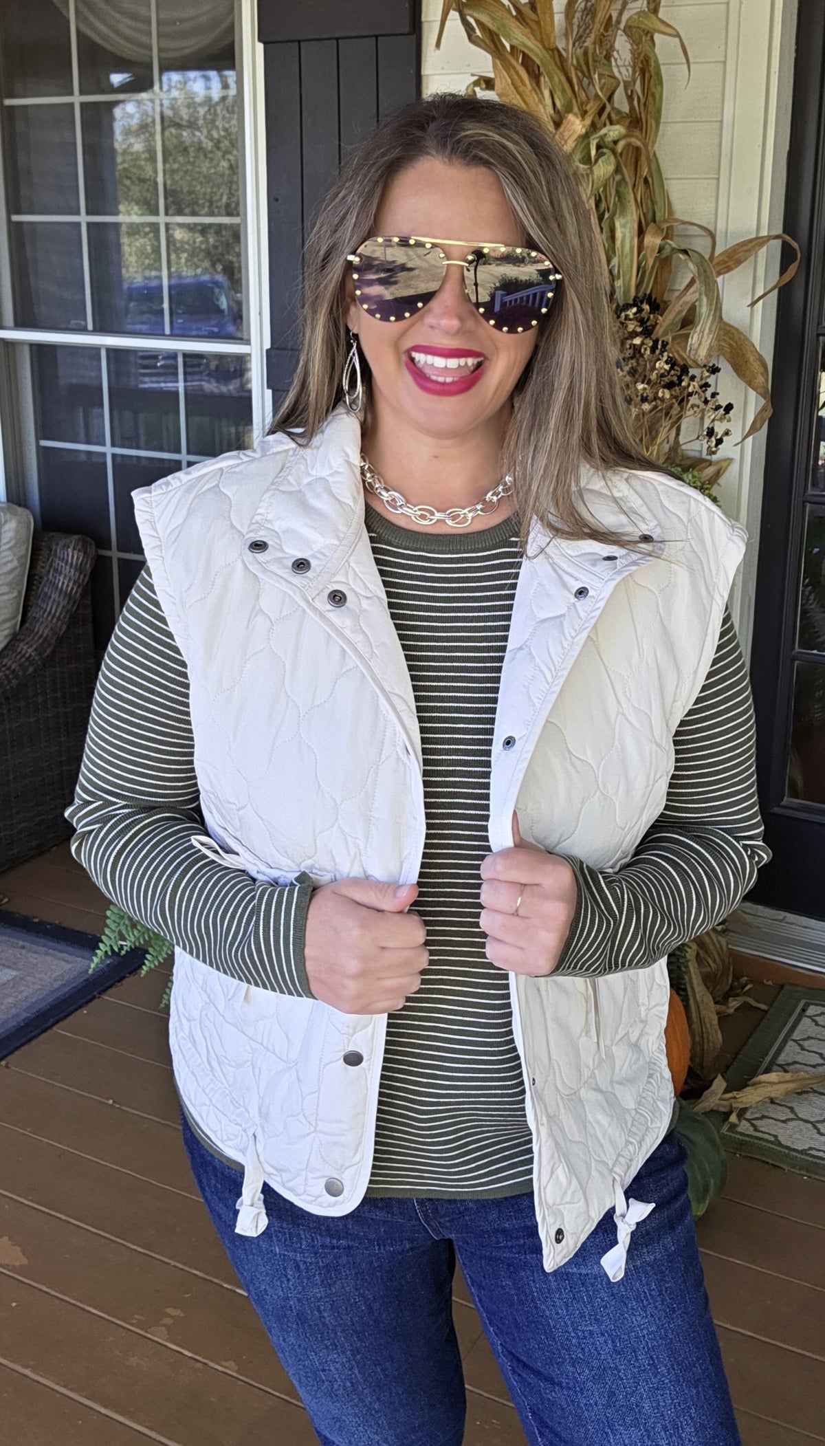 CHAMPAGNE QUILTED SNAP DOWN TIE POCKET VEST