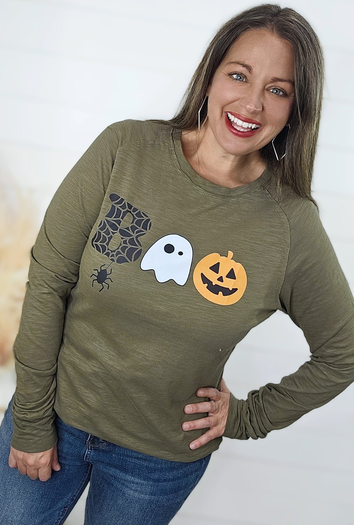 GREEN "BOO" PRINT LONG SLEEVE GRAPHIC TEE