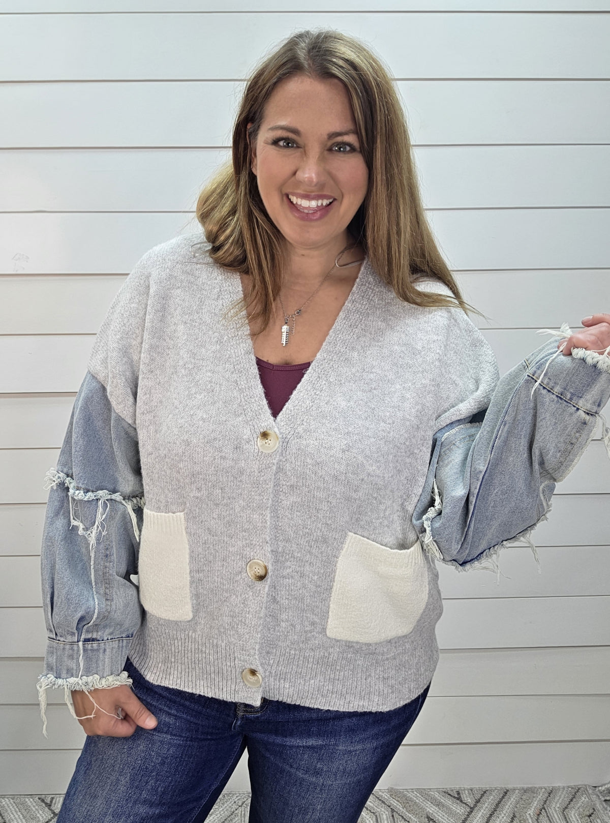 LIGHT GREY V NECK BUTTON CARDIGAN W. DENIM SLEEVES
