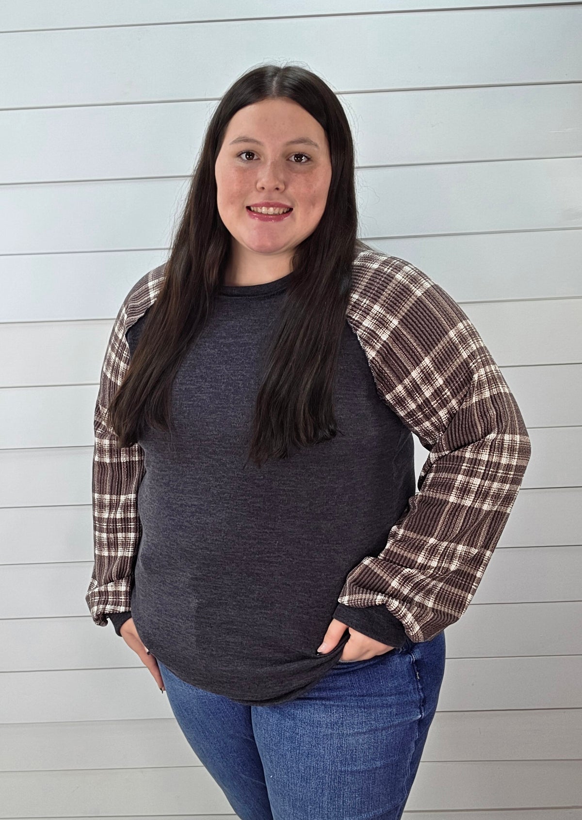 CHARCOAL KNIT TOP W/ PLAID CONTRAST SLEEVES