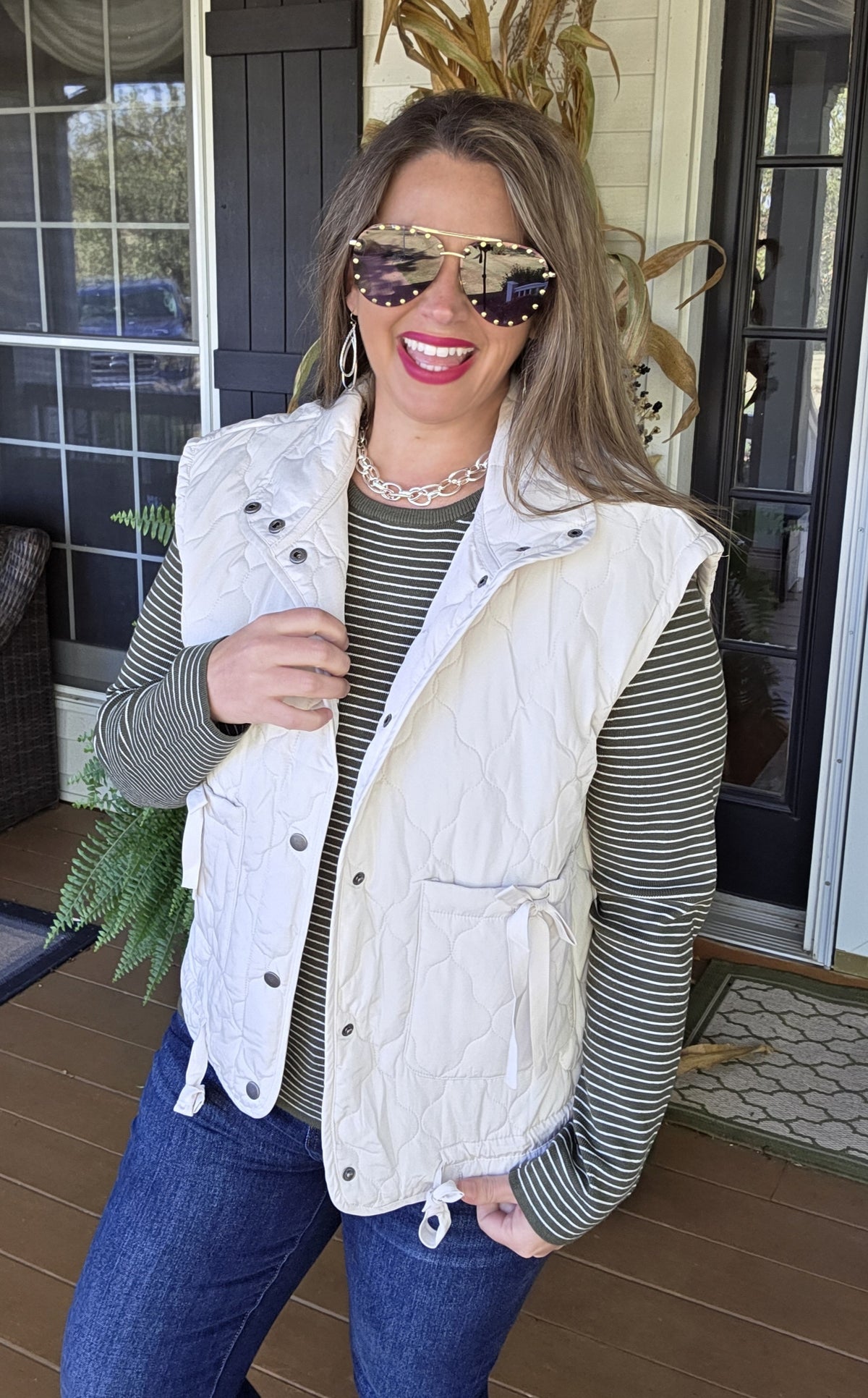 CHAMPAGNE QUILTED SNAP DOWN TIE POCKET VEST