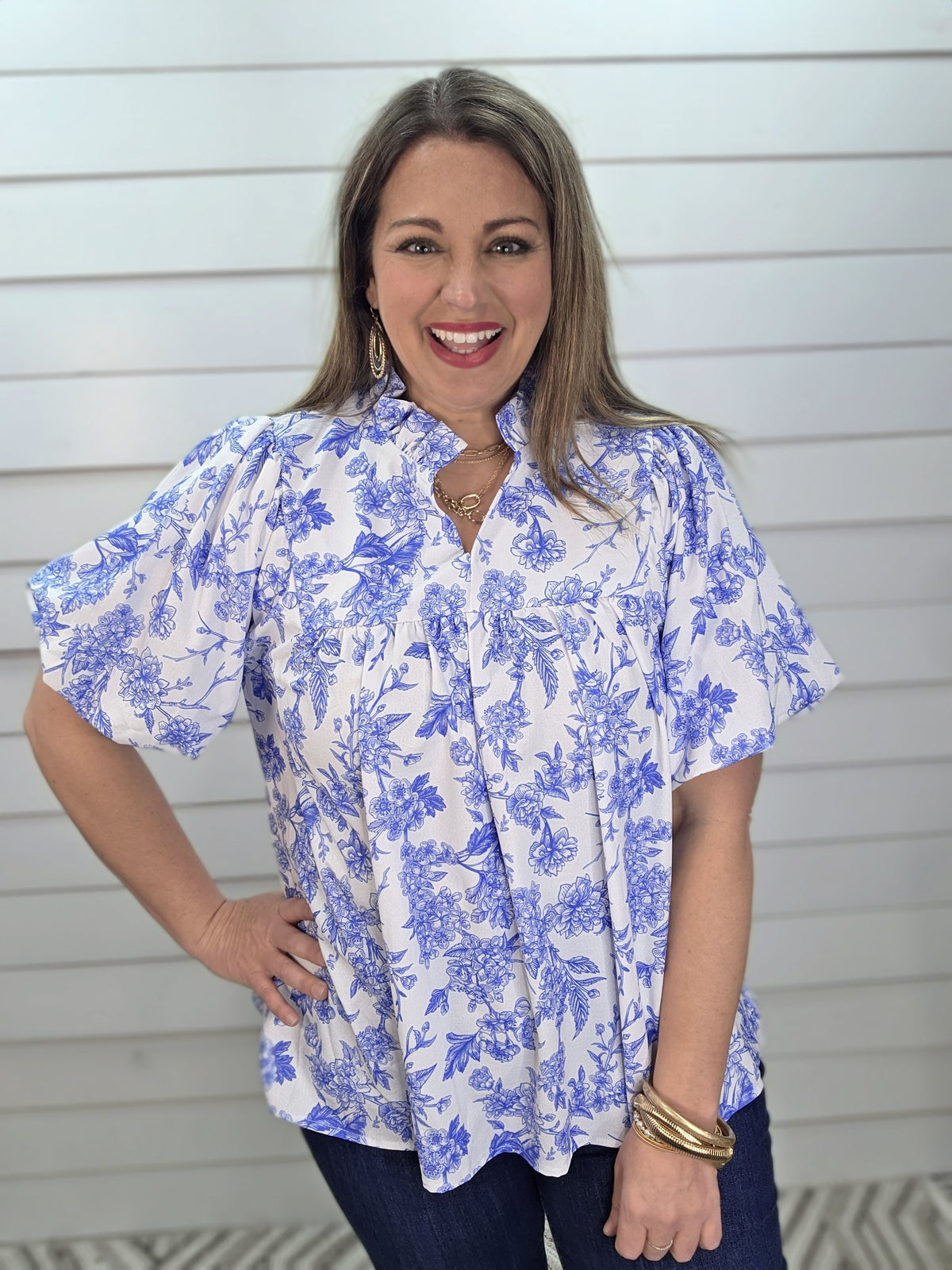 WHITE/BLUE FLORAL WOVEN TOP W/ BUBBLE SLEEVE & FRILL COLLAR