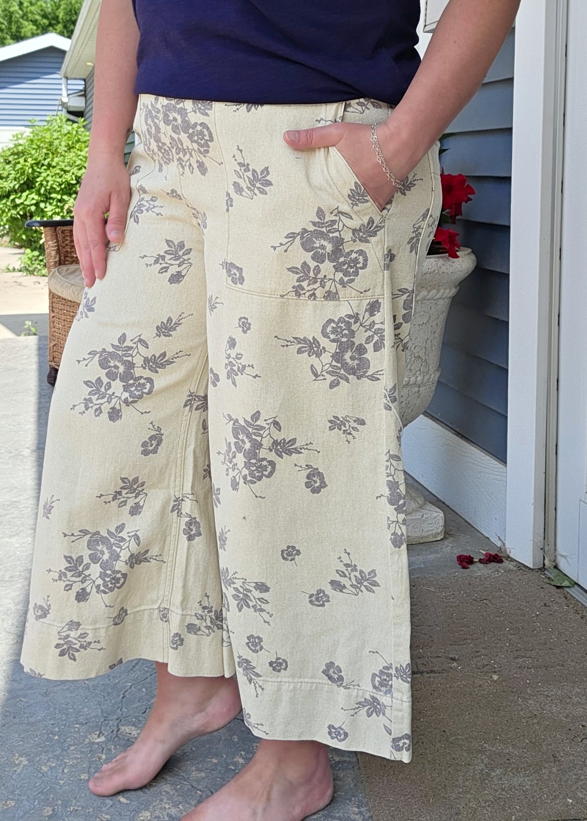 LIGHT KHAKI FLORAL PULLON JEANS