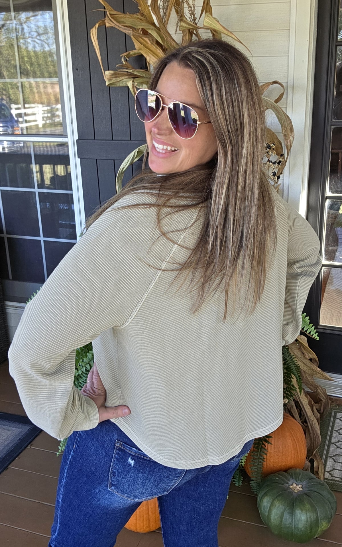 MOCHA HORTIZONTAL RIB TEXTURED SNAP BUTTON TOP